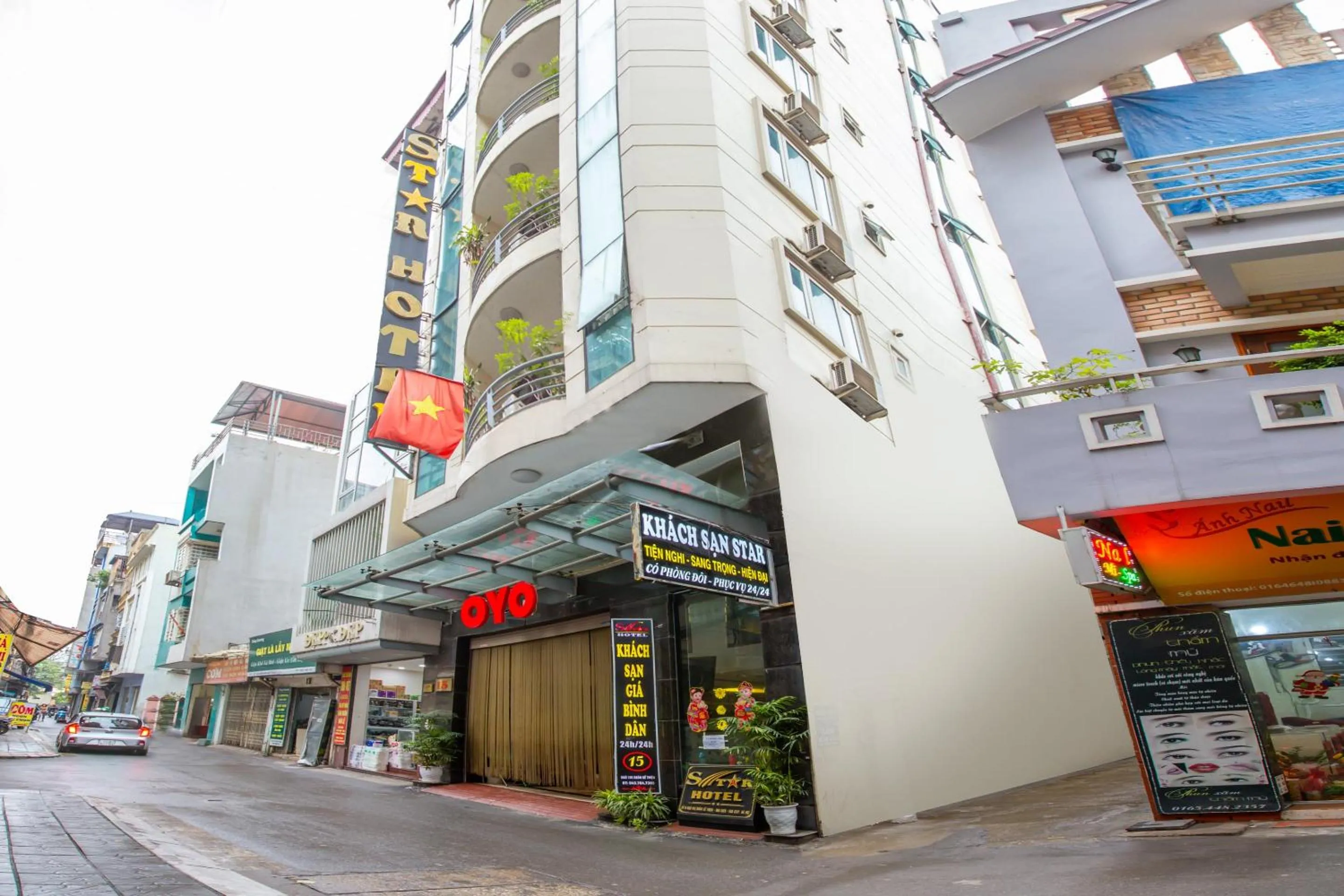 Facade/entrance in OYO 887 Star Hotel