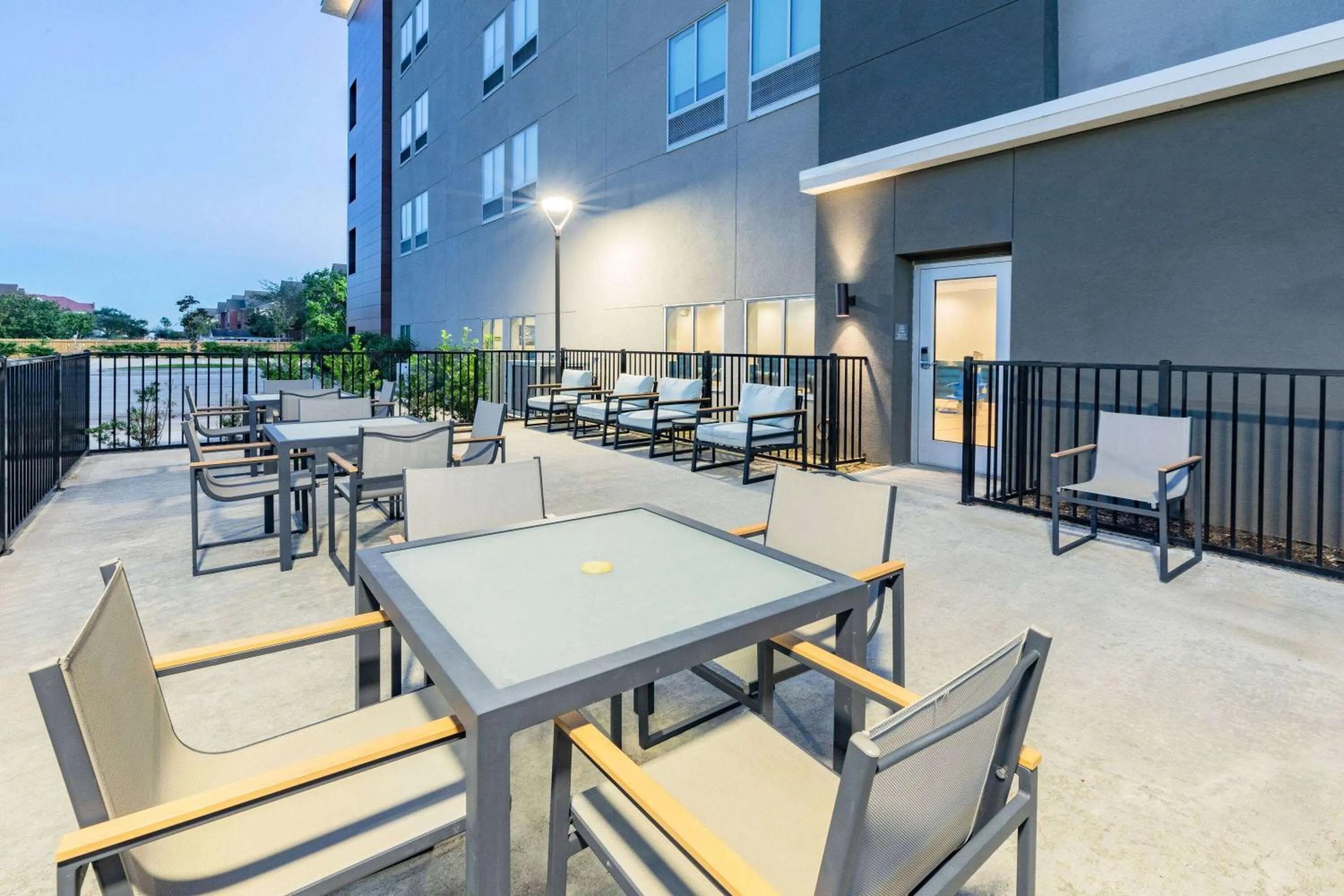 Property building in La Quinta Inn & Suites by Wyndham Texas City I 45