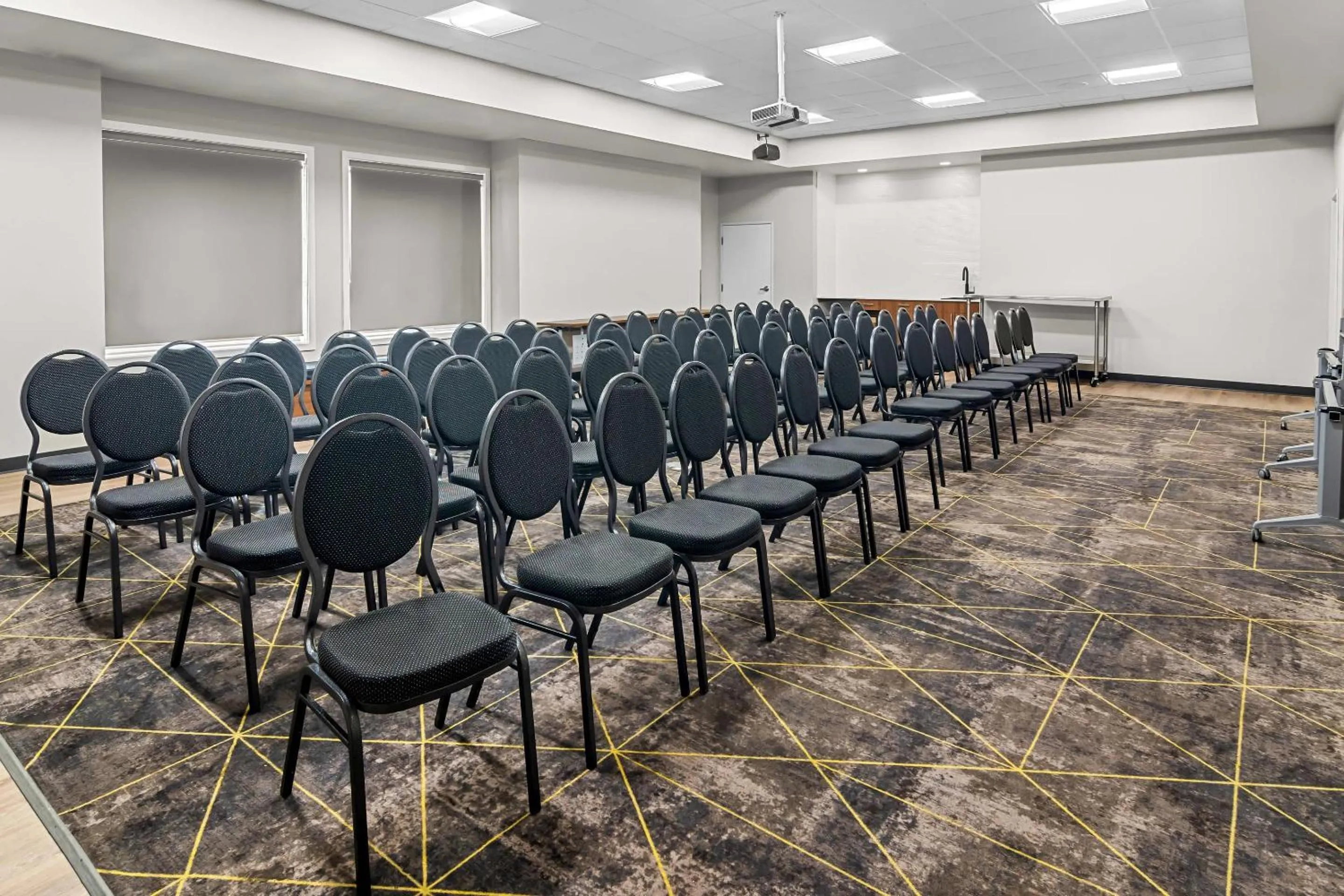 Meeting/conference room in Park Inn by Radisson, Kelowna