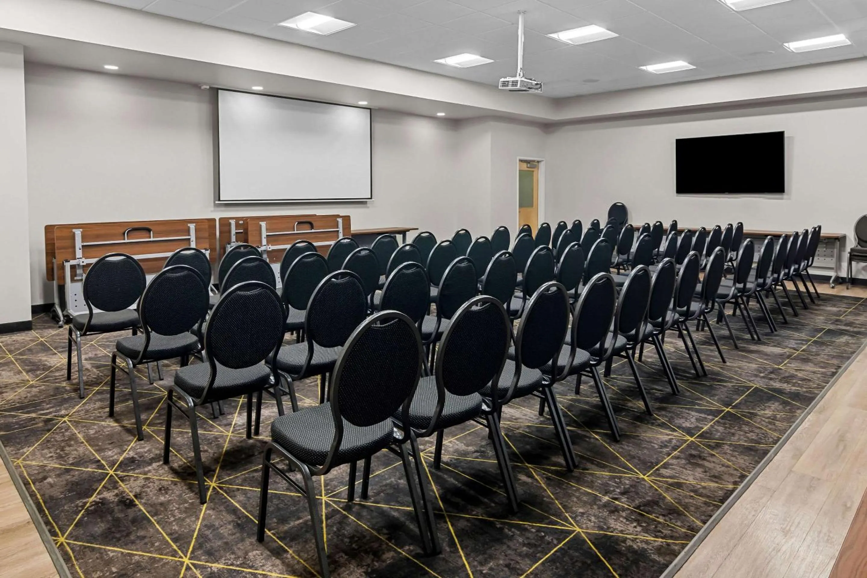 Meeting/conference room in Park Inn by Radisson, Kelowna