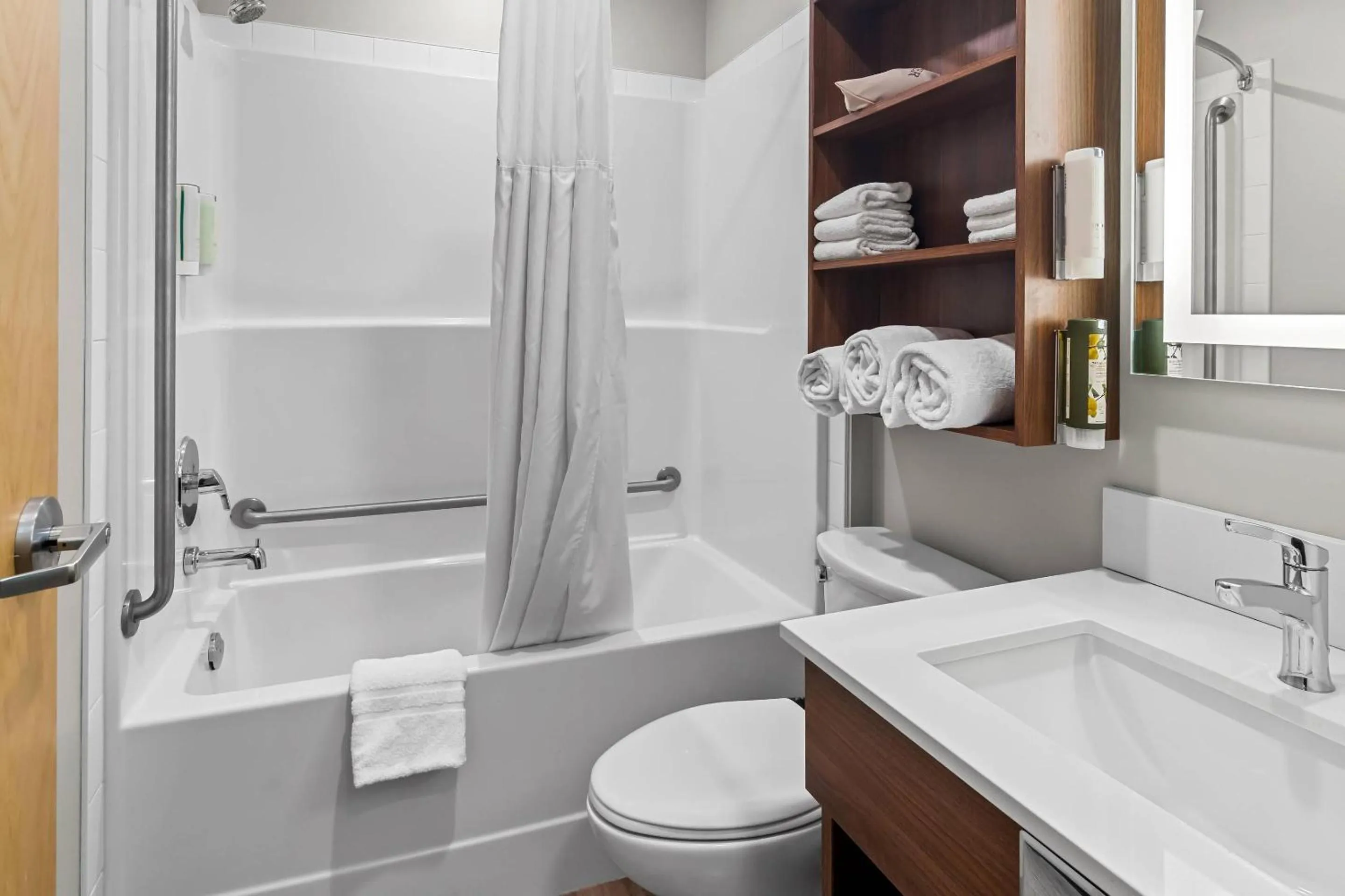 Bedroom in Park Inn by Radisson, Kelowna