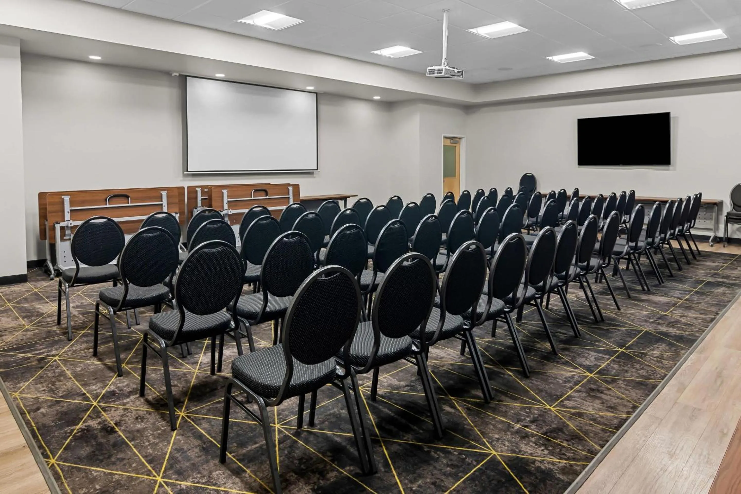 Meeting/conference room in Park Inn by Radisson, Kelowna