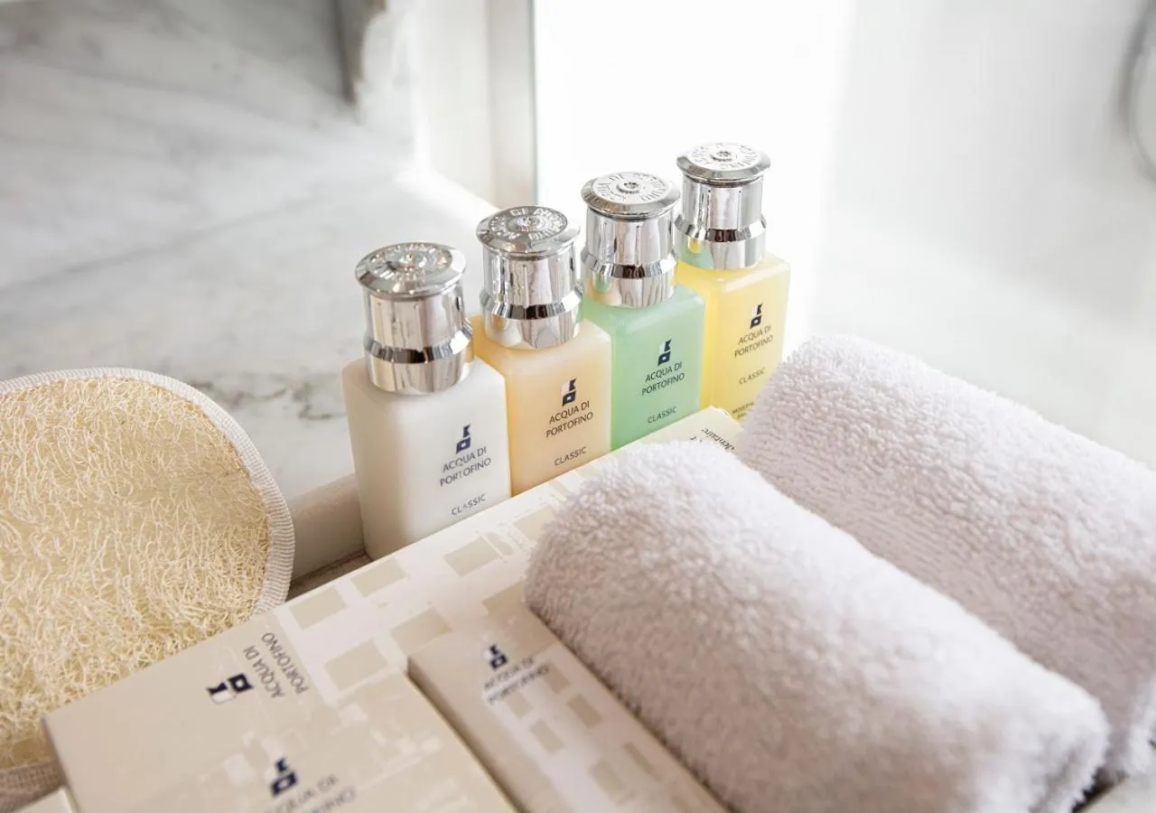 Bathroom, Bed in Dahabeya Yakouta Nile Cruise-Every Monday from Luxor- Aswan for 05 nights