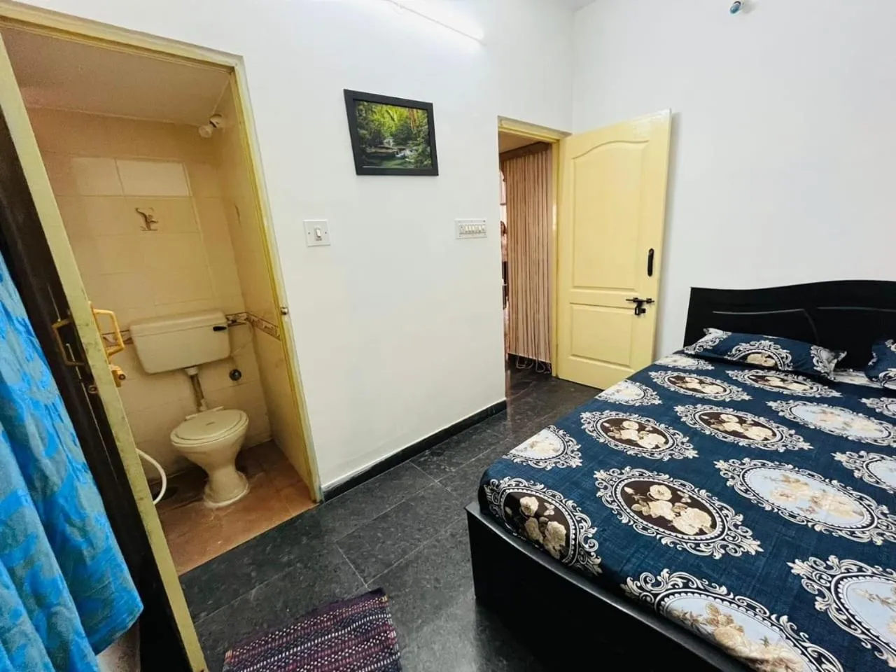 Bedroom, Bed in The Ventura Grand Hotel