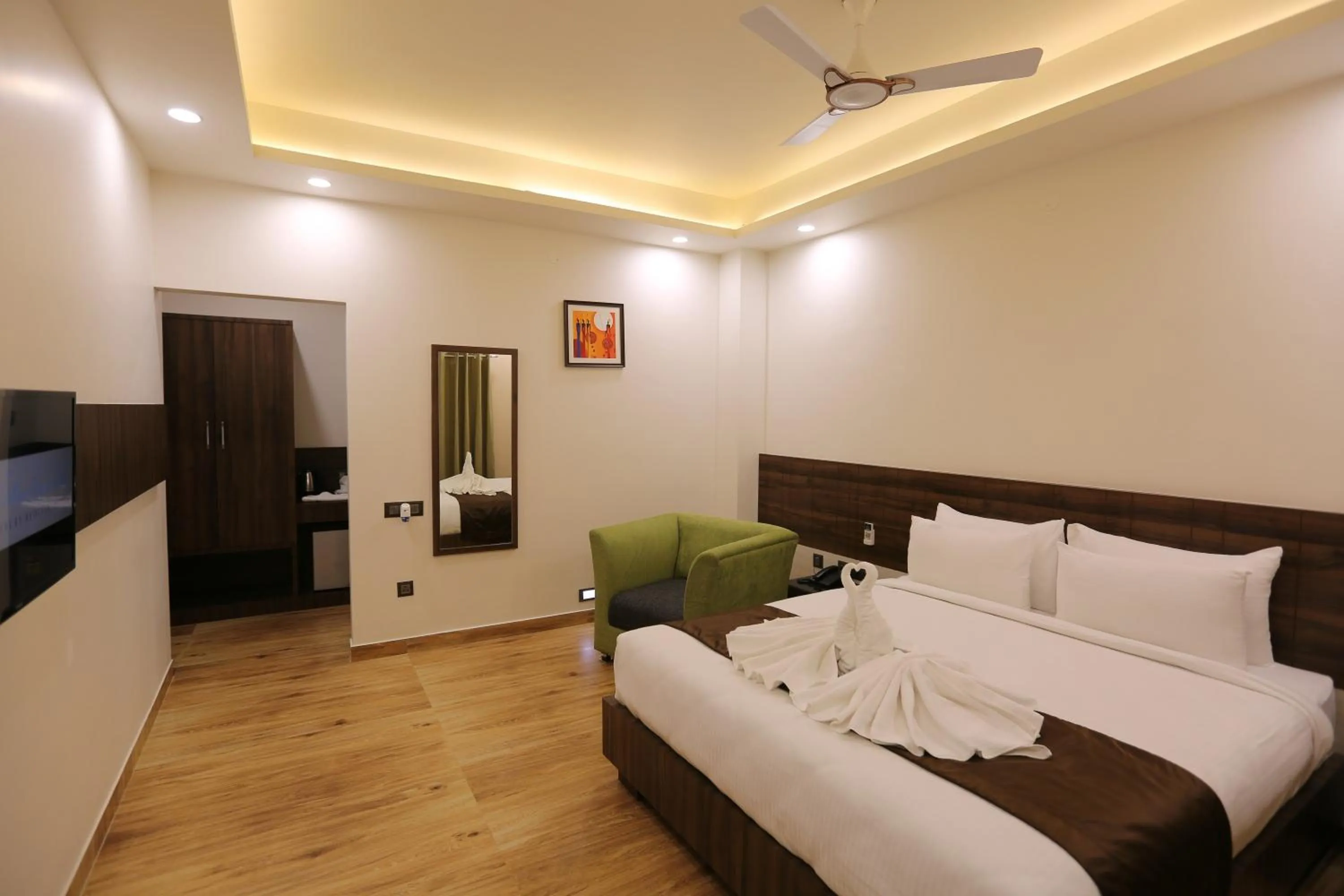 Photo of the whole room, Bed in The Ventura Grand Hotel