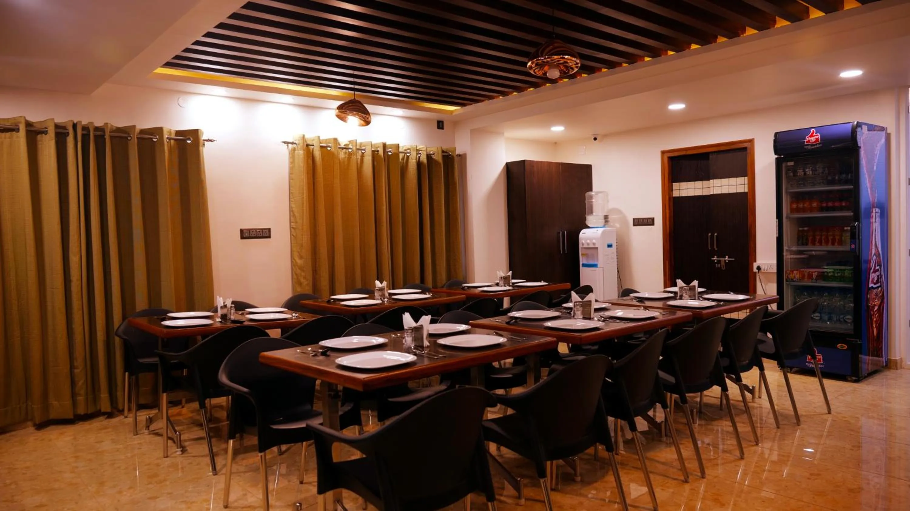 Restaurant/places to eat in The Ventura Grand Hotel