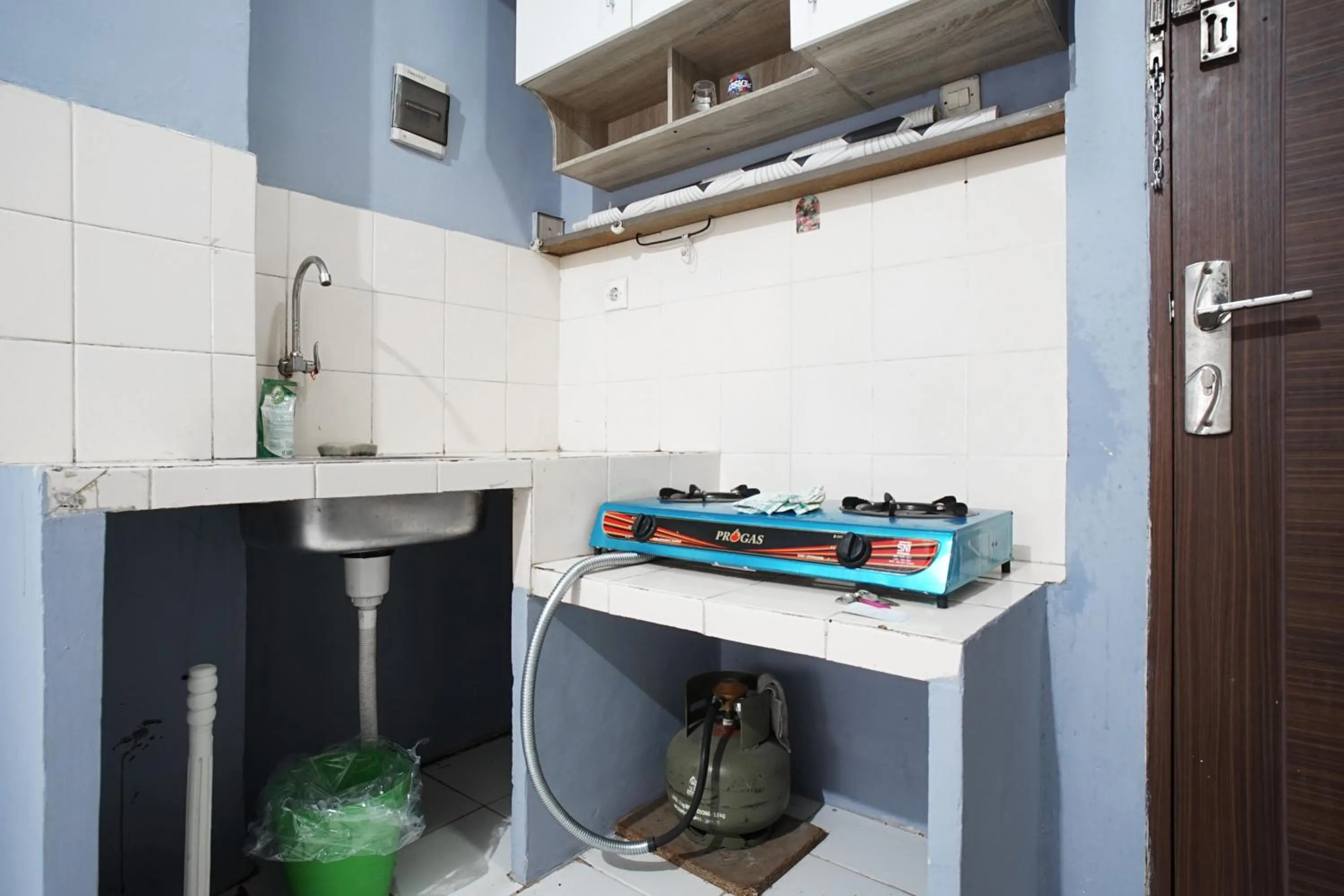 Kitchen or kitchenette in City Park Apartment by Anita