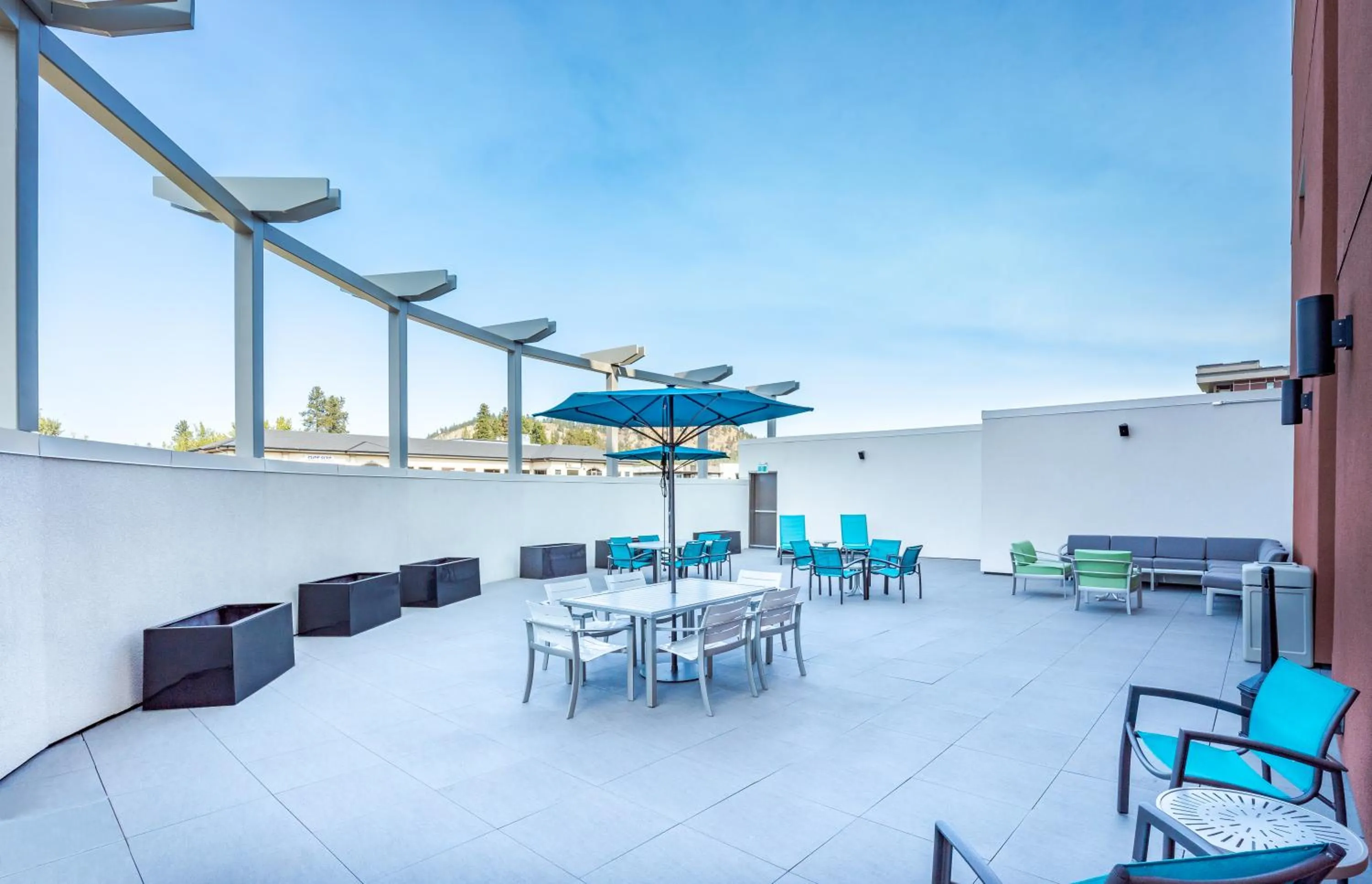 Lounge or bar in Hyatt Place Kelowna