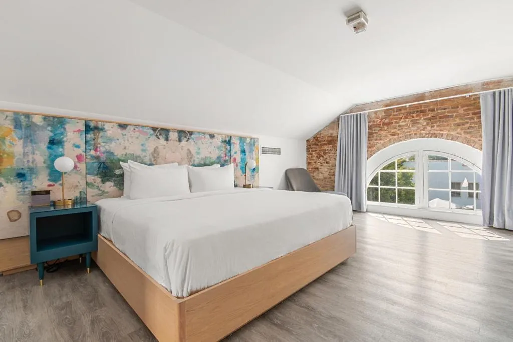 Bed in The Doyle Hotel