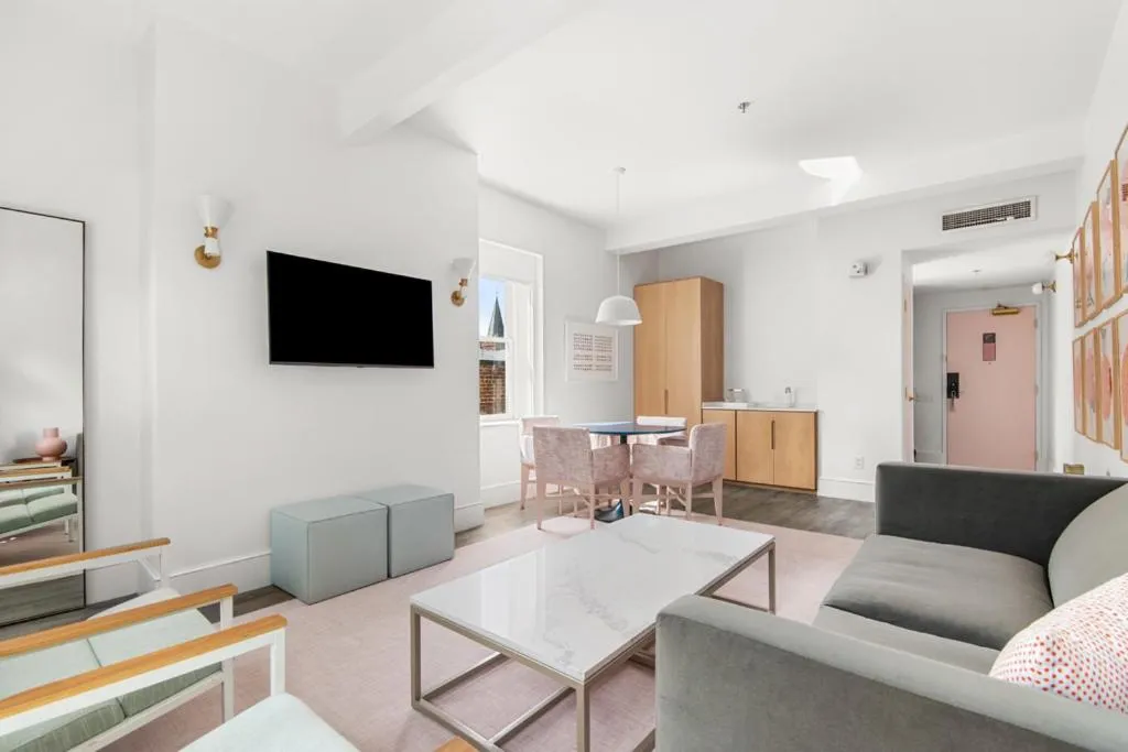 TV and multimedia in The Doyle Hotel