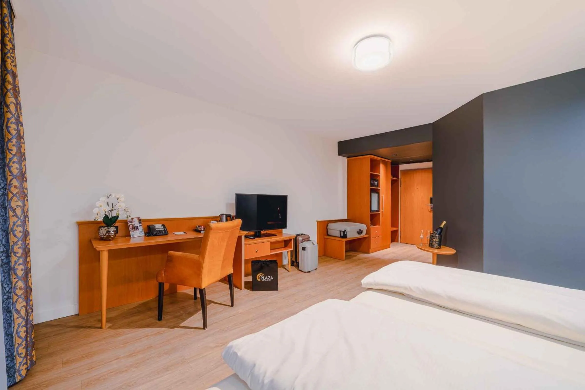 TV and multimedia, Bed in PLAZA INN Köln Pulheim