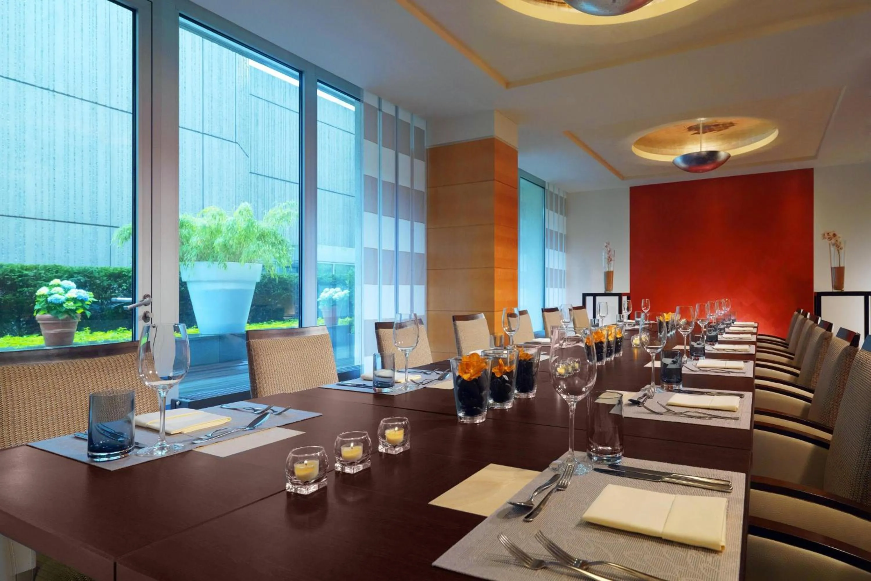 Restaurant/places to eat in The Westin Grand Munich