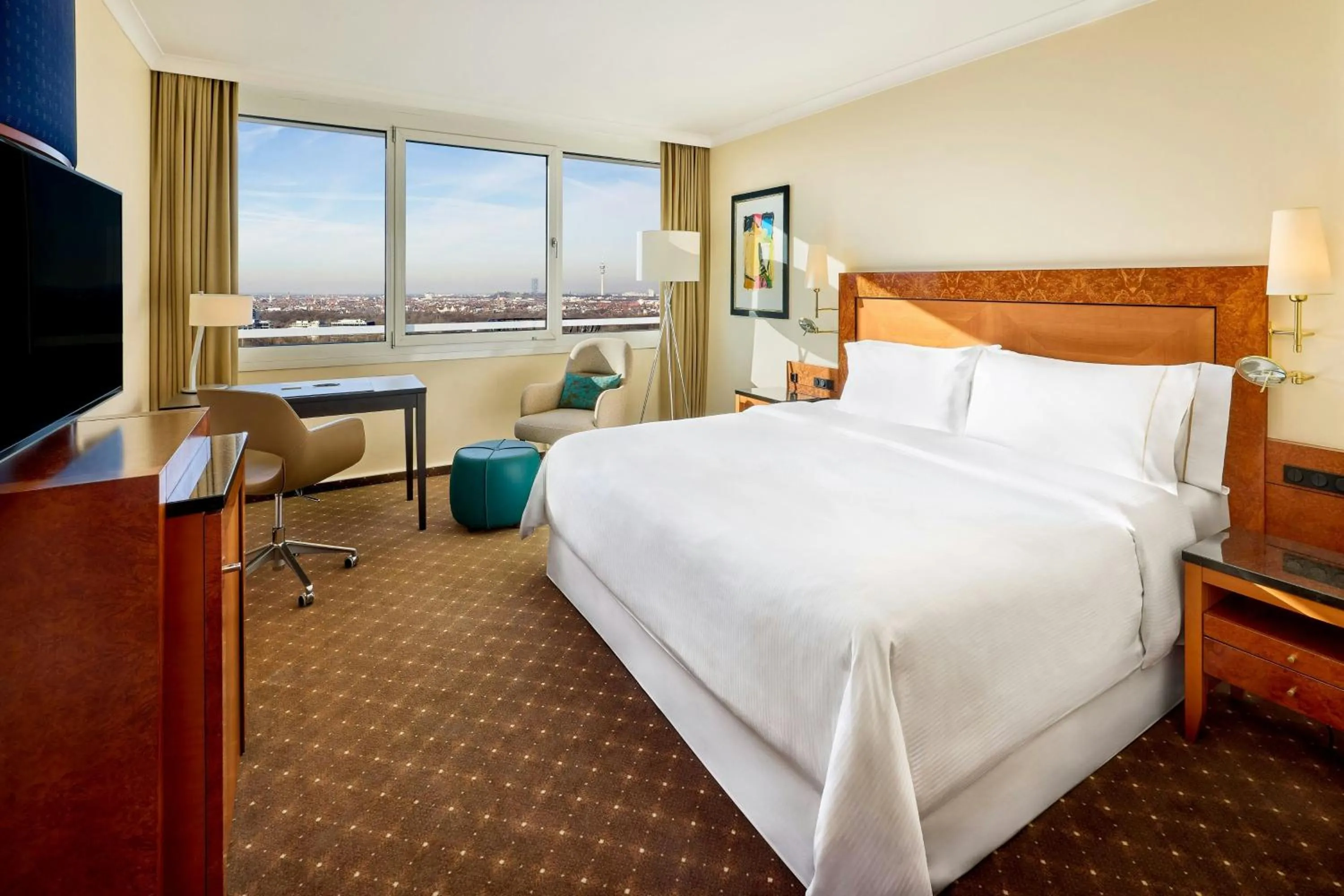 Photo of the whole room, Bed in The Westin Grand Munich