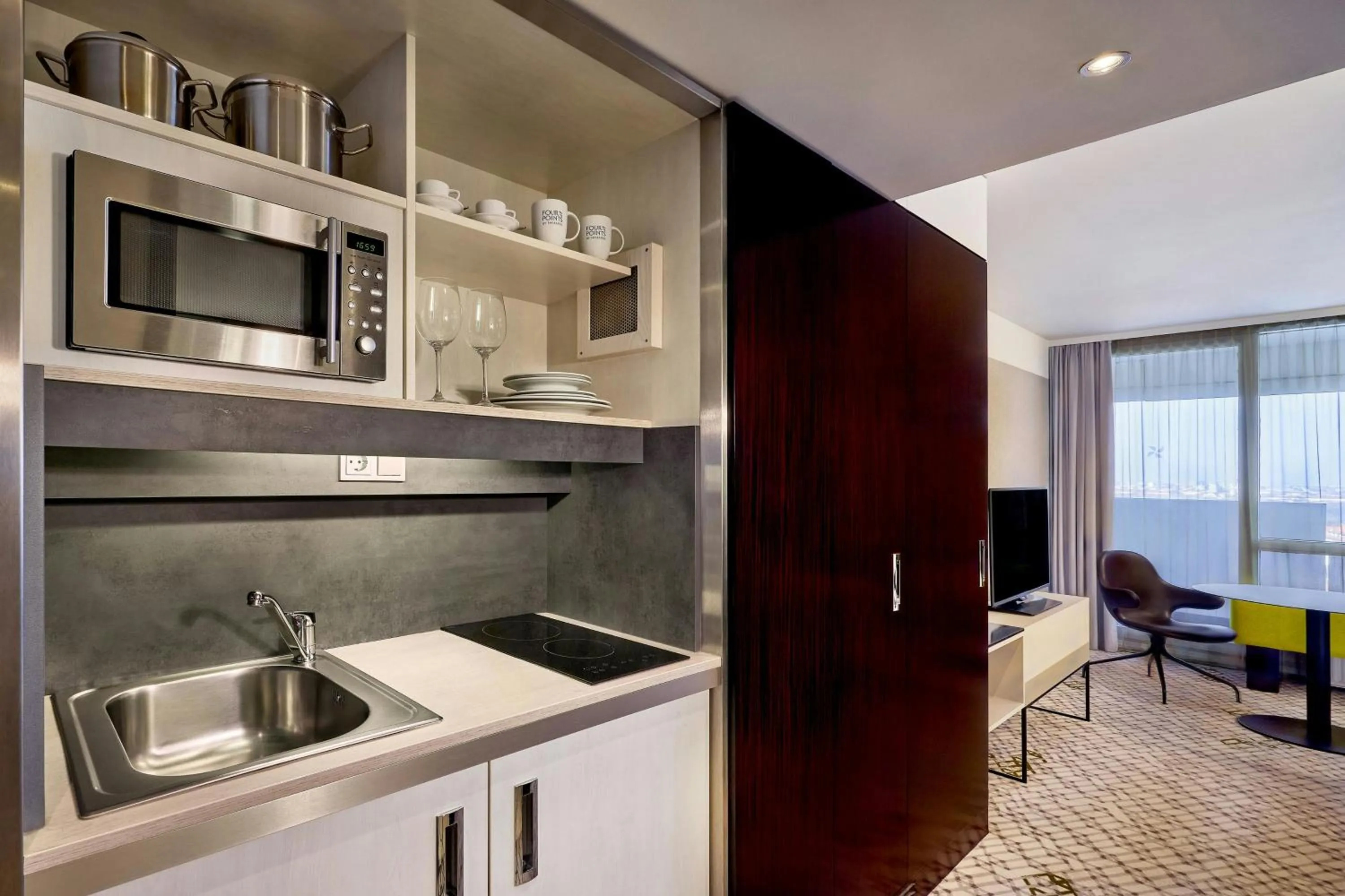 Kitchen or kitchenette in Four Points by Sheraton Munich Arabellapark