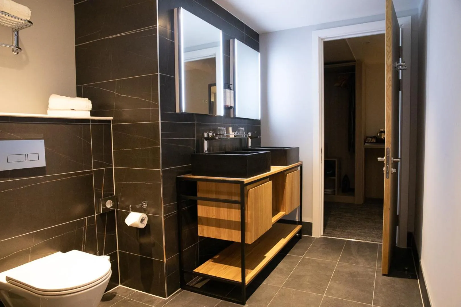 Toilet in Mercure Newport