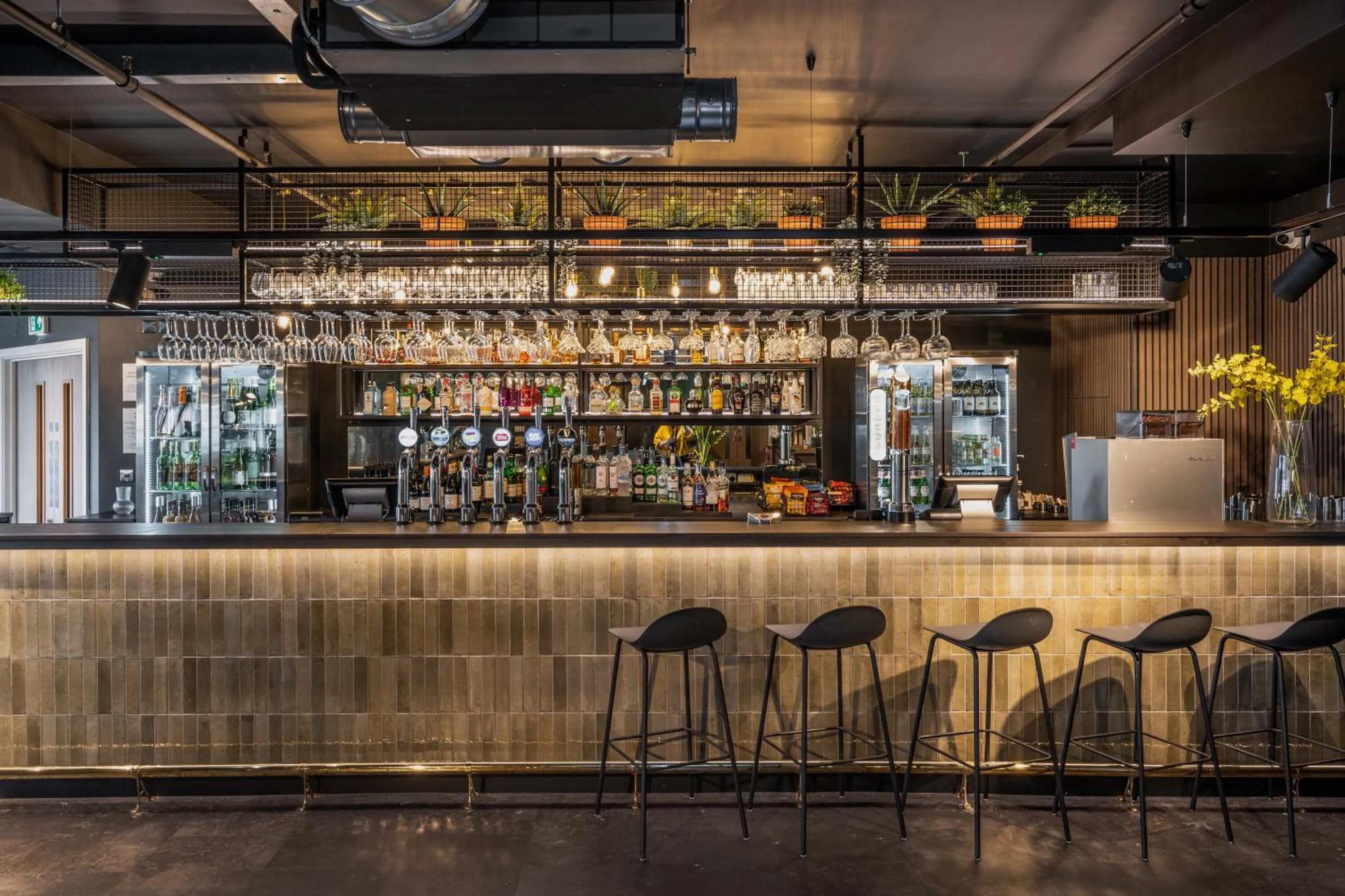 Restaurant/places to eat in Mercure Newport