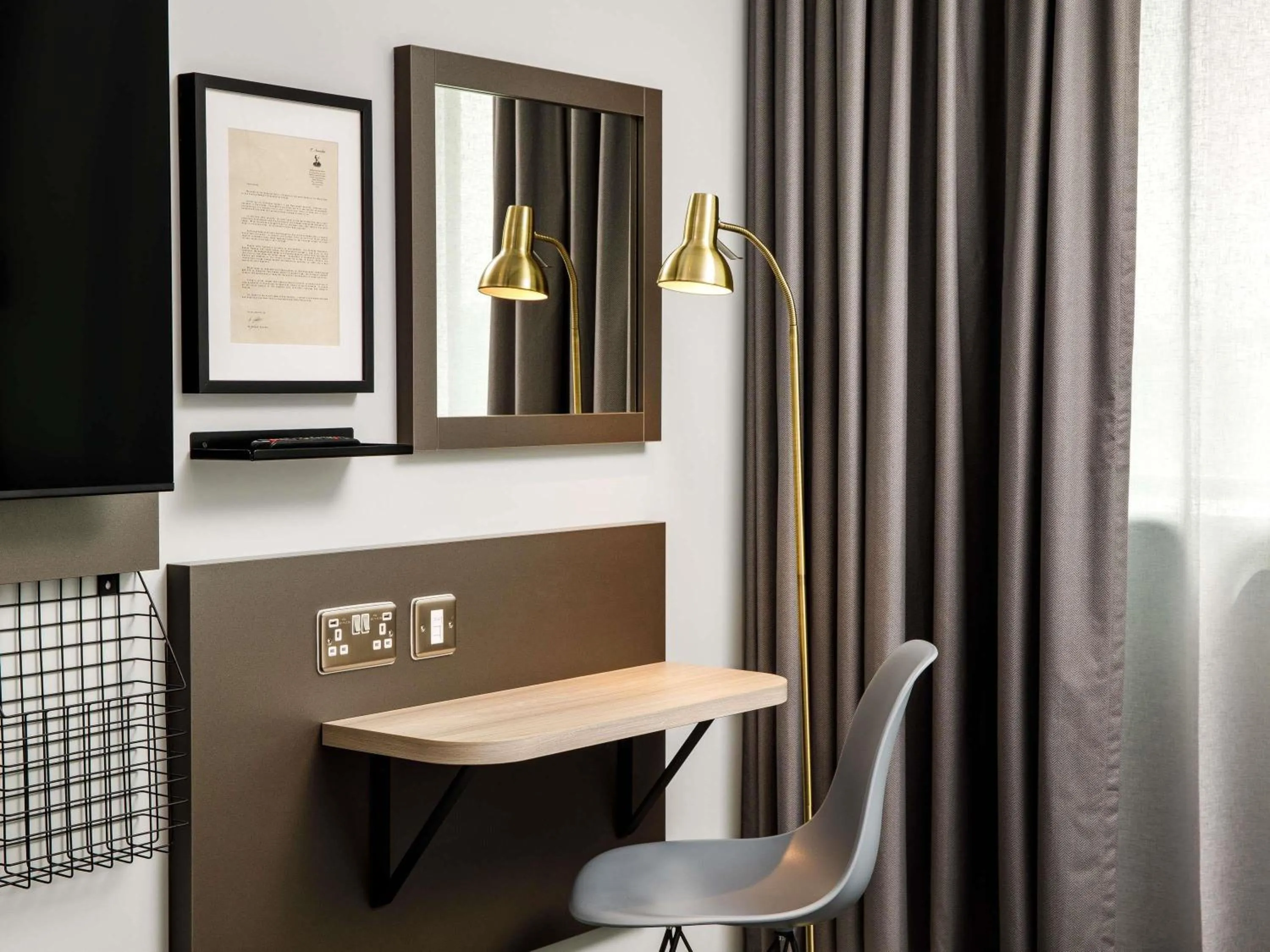 Bedroom in Mercure Newport