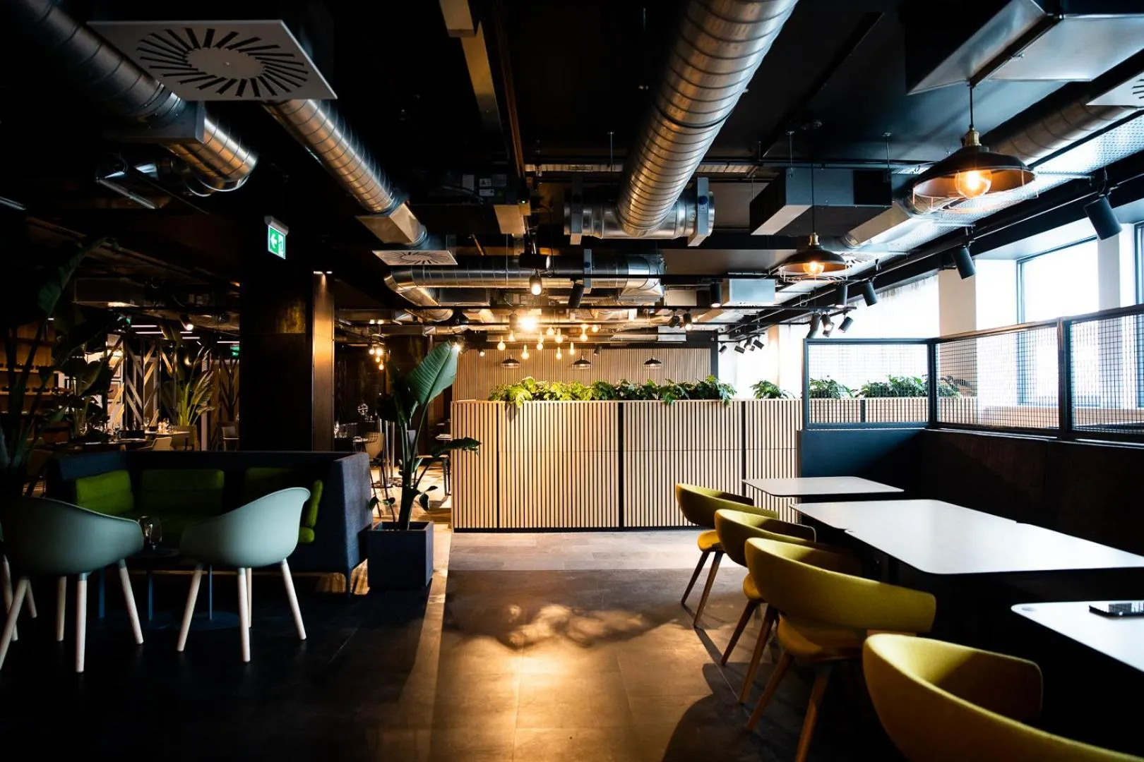 Restaurant/places to eat in Mercure Newport