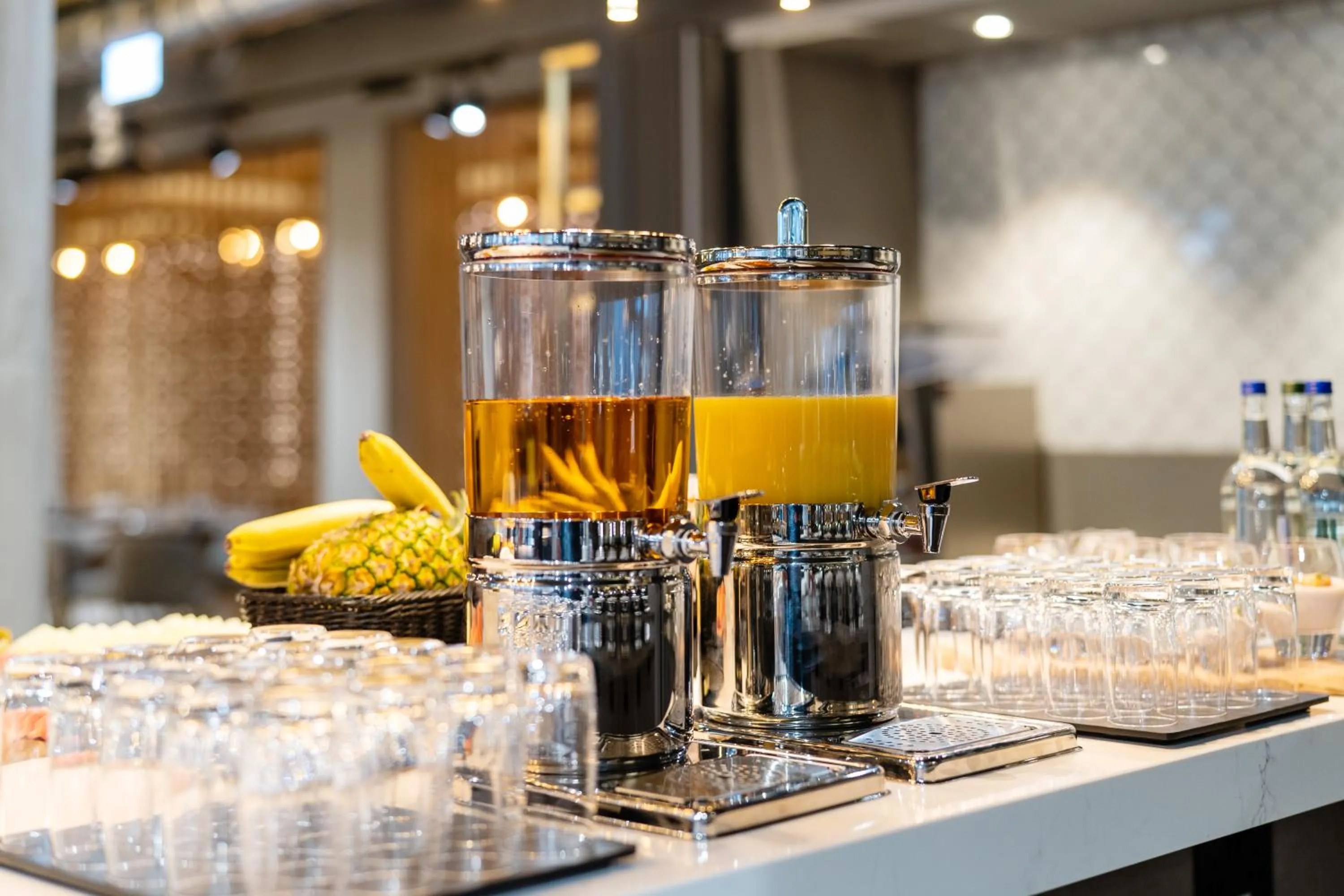 Restaurant/places to eat in Mercure Newport