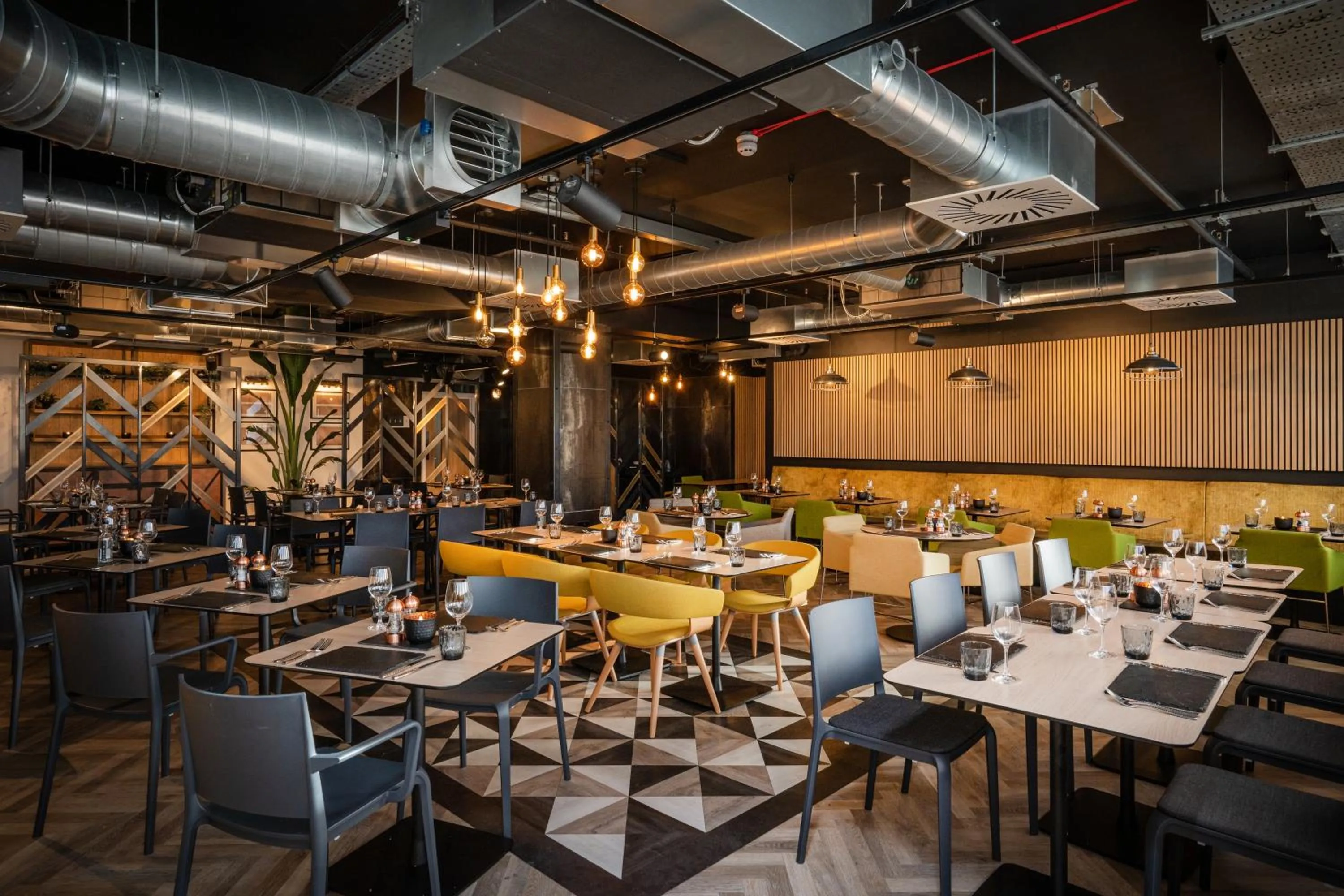 Restaurant/places to eat in Mercure Newport