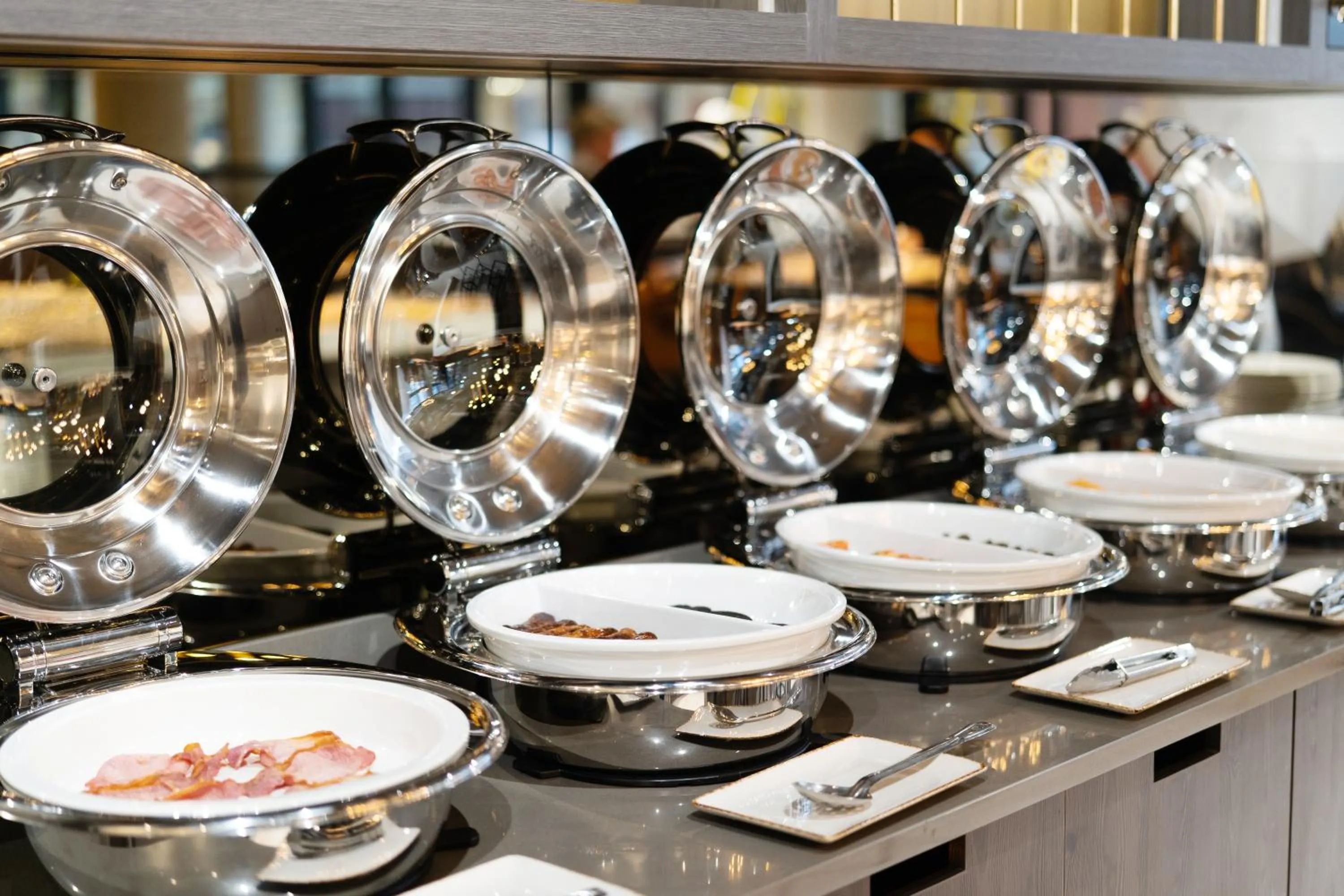 Restaurant/places to eat in Mercure Newport