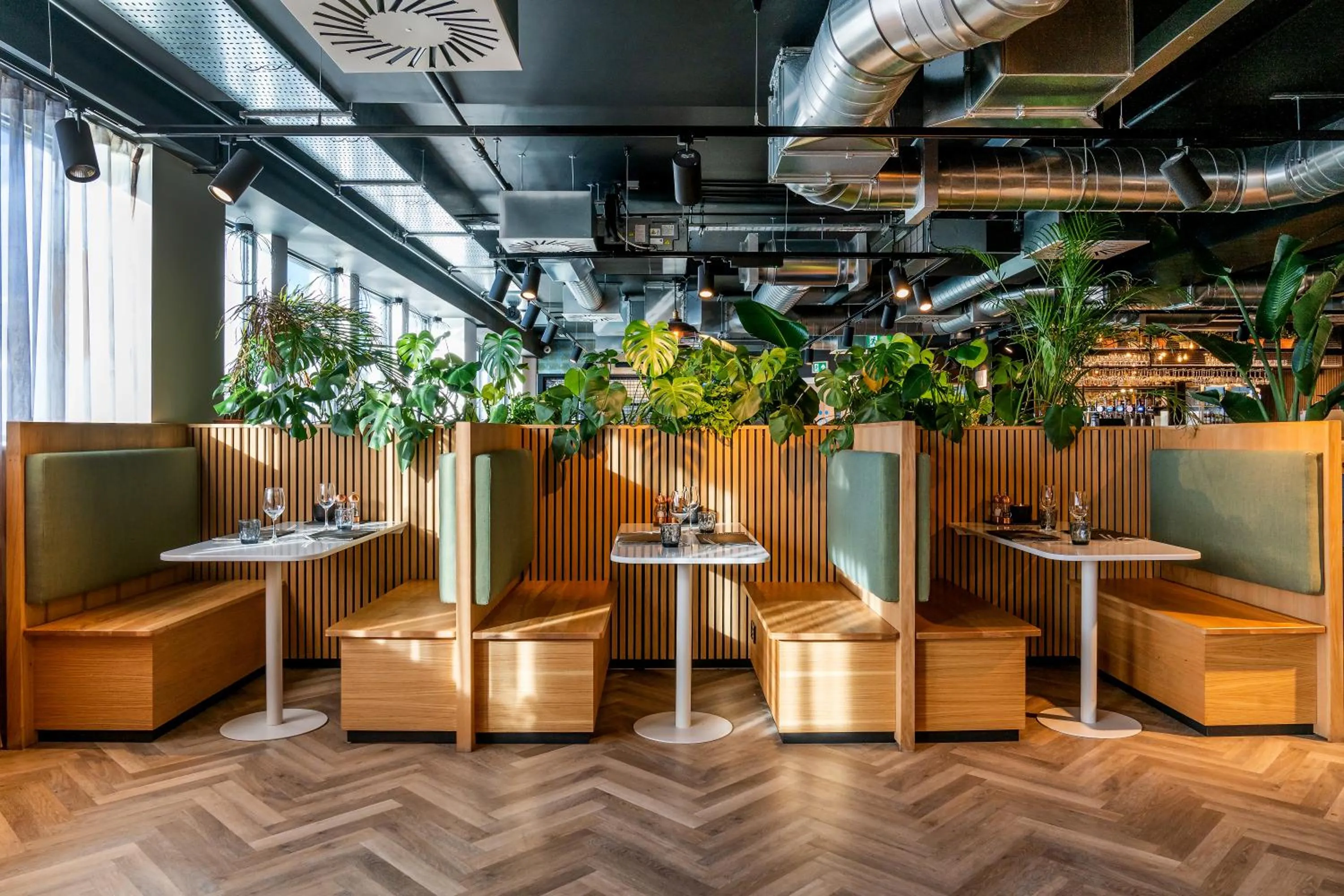 Restaurant/places to eat in Mercure Newport