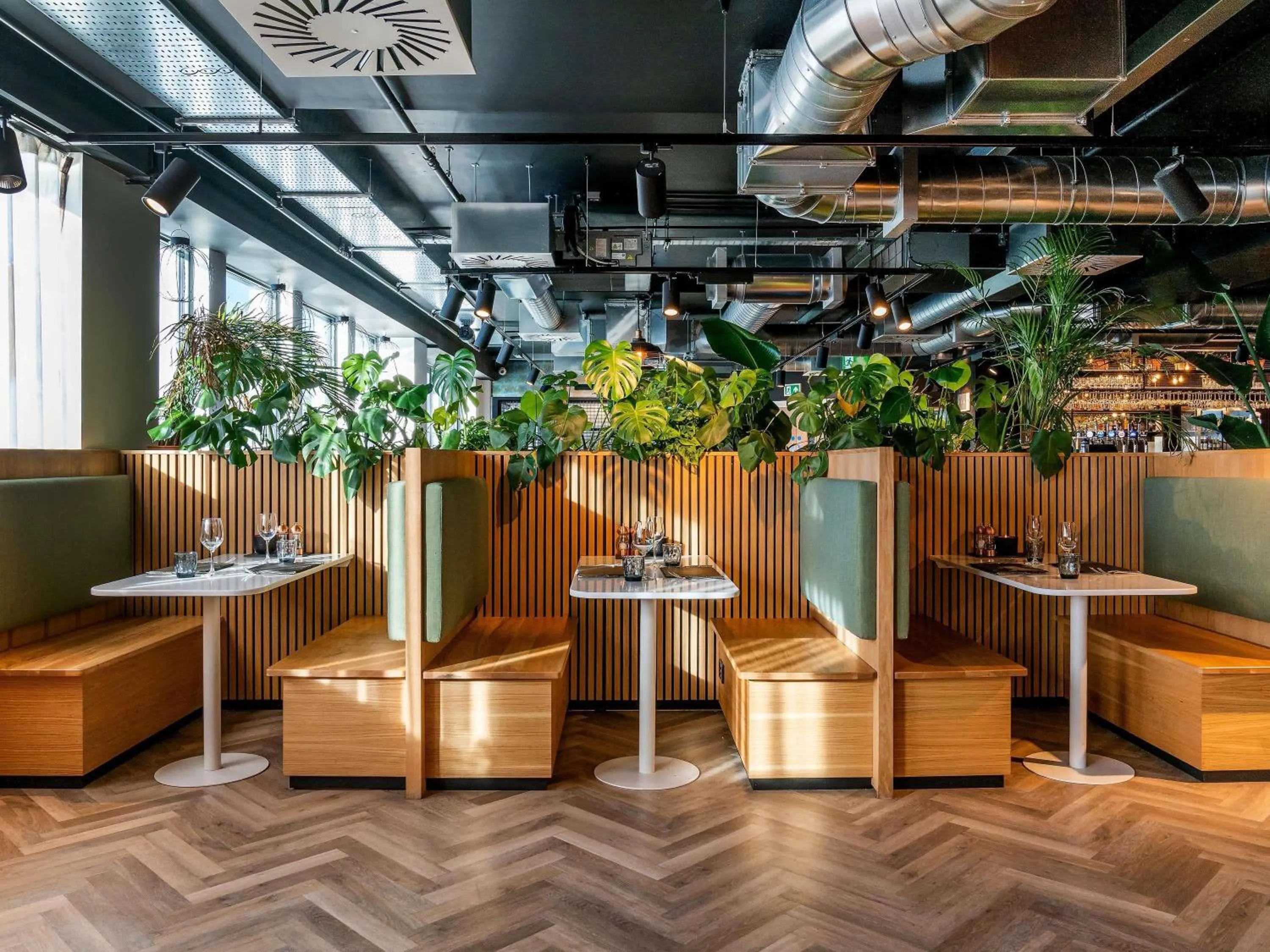 Restaurant/places to eat in Mercure Newport