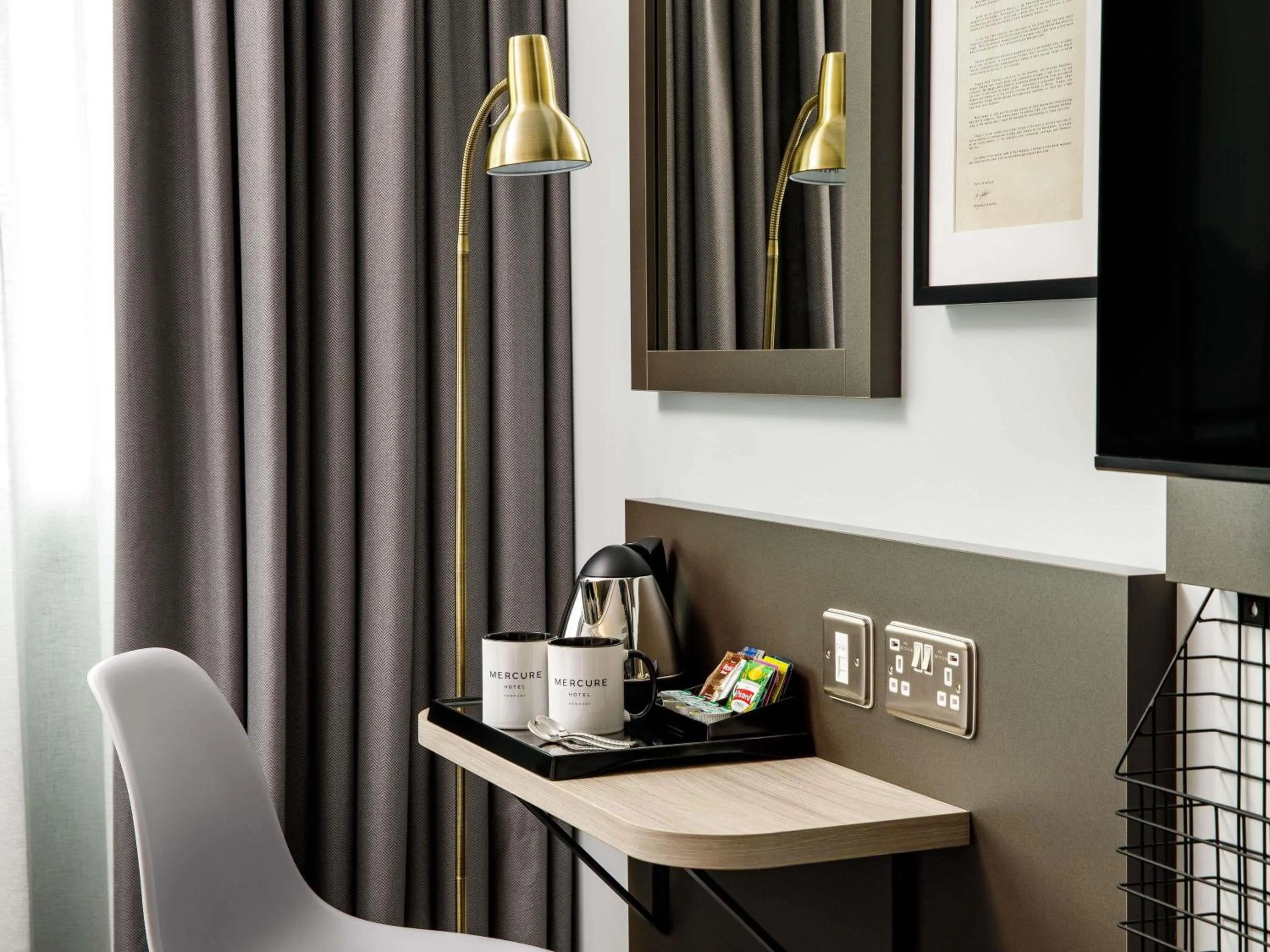 Bedroom in Mercure Newport