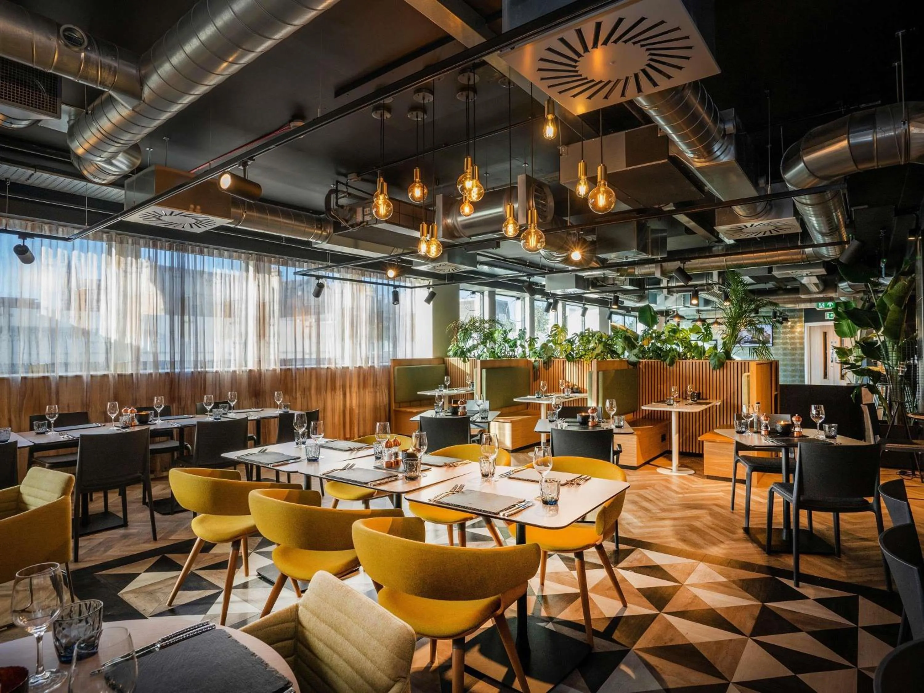 Restaurant/places to eat in Mercure Newport