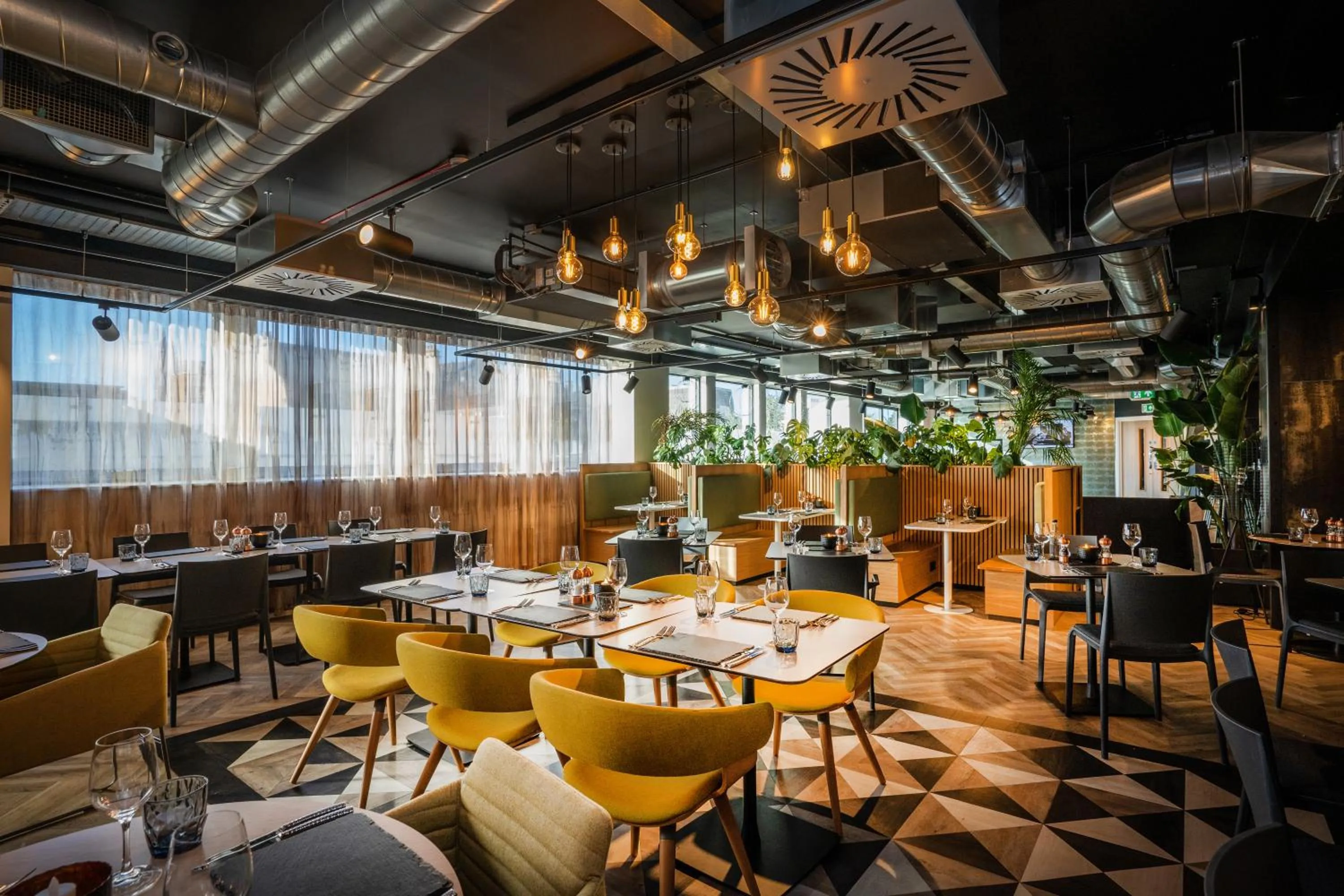 Restaurant/places to eat in Mercure Newport