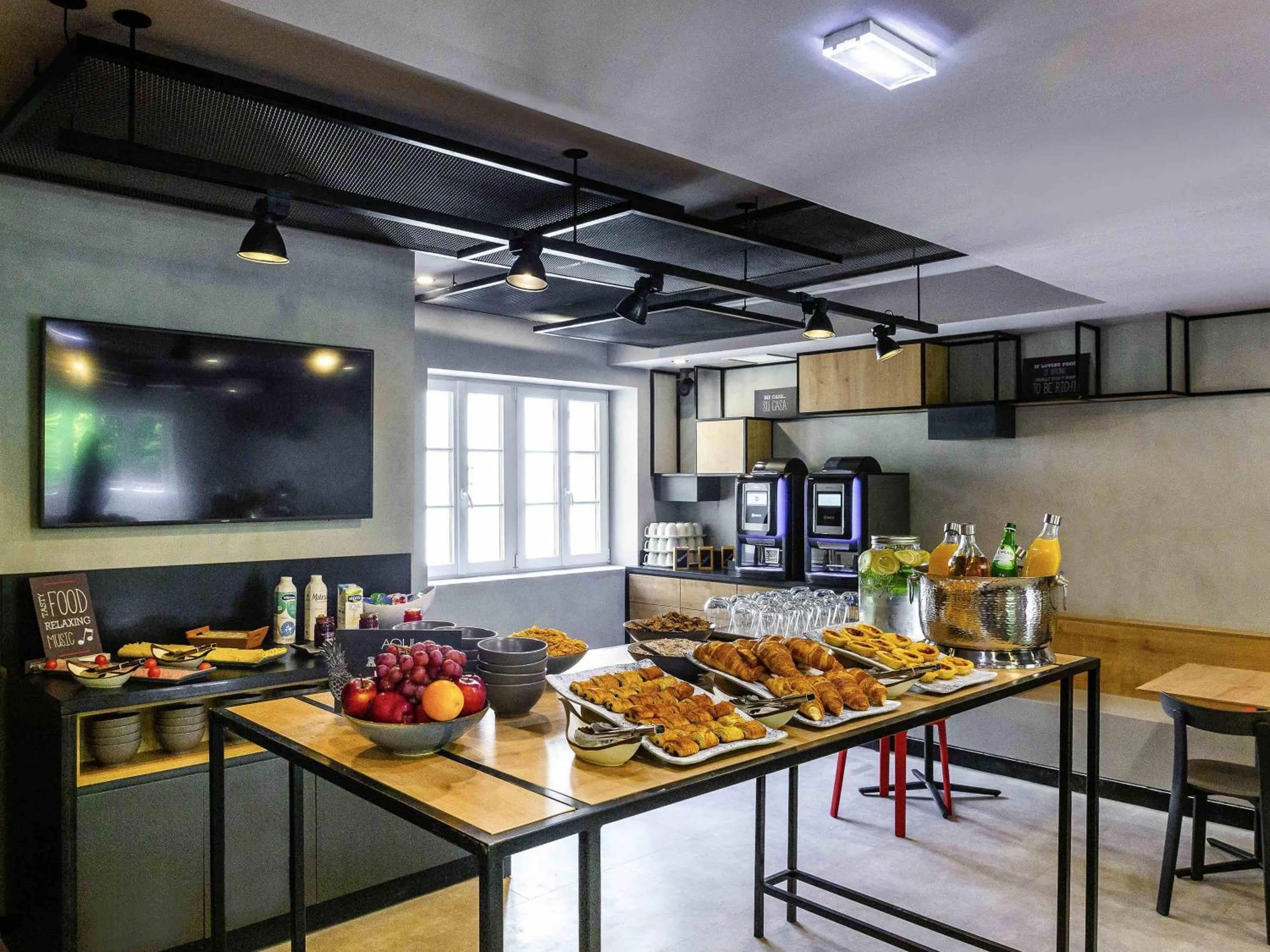 Restaurant/places to eat in ibis Porto Centro Mercado Bolhao