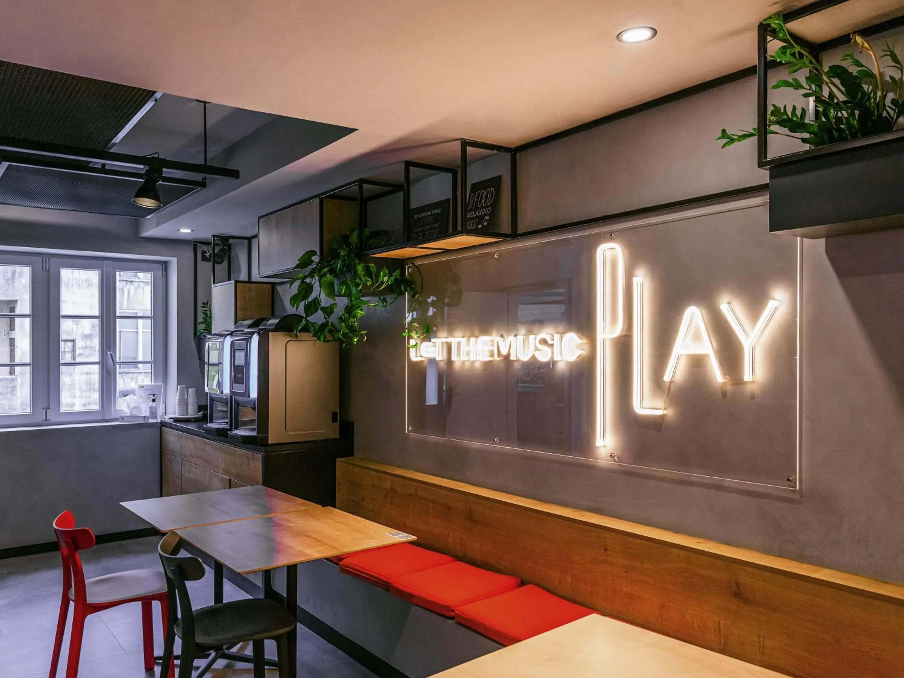 Restaurant/places to eat in ibis Porto Centro Mercado Bolhao