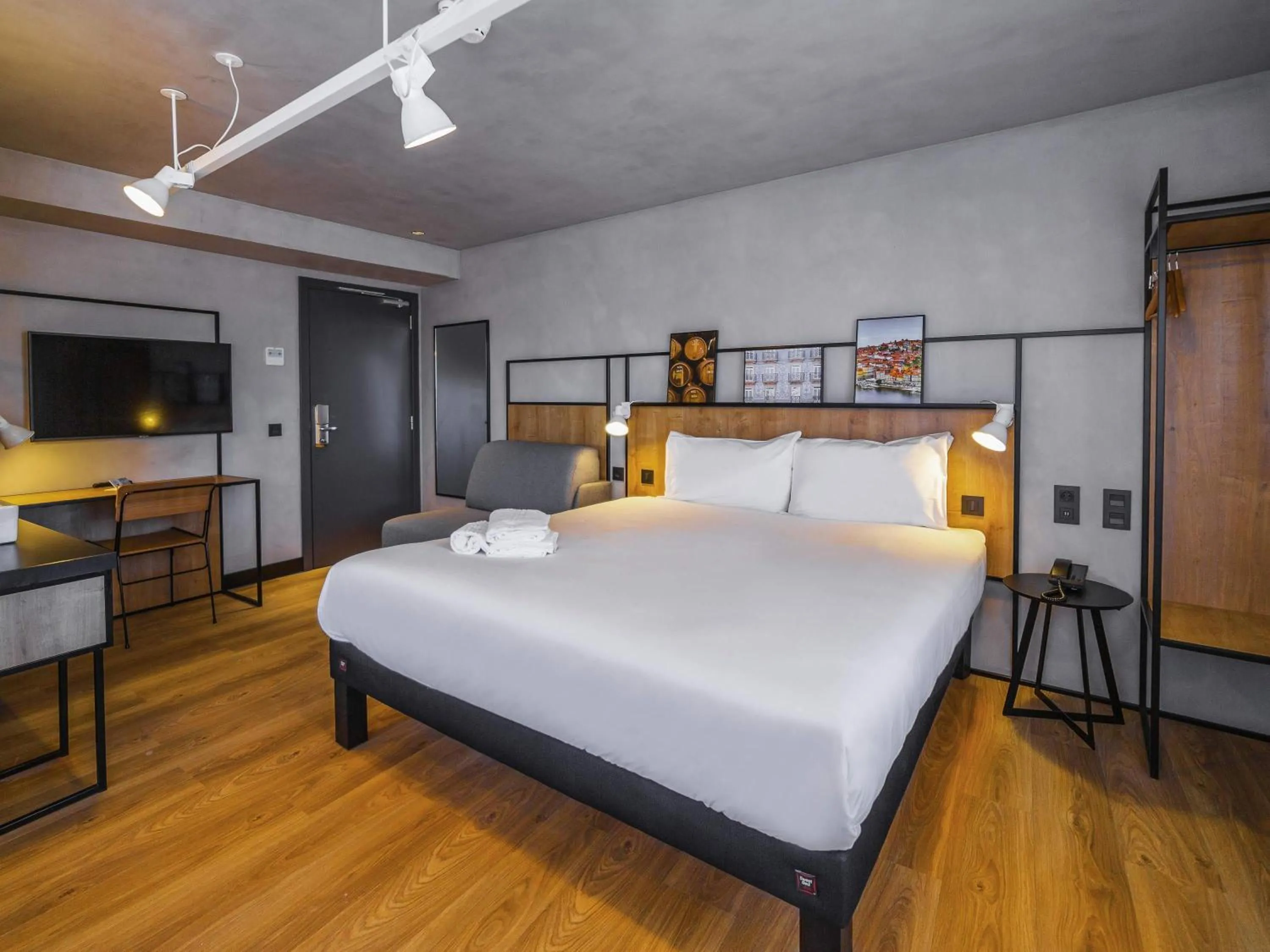 Bedroom, Bed in ibis Porto Centro Mercado Bolhao