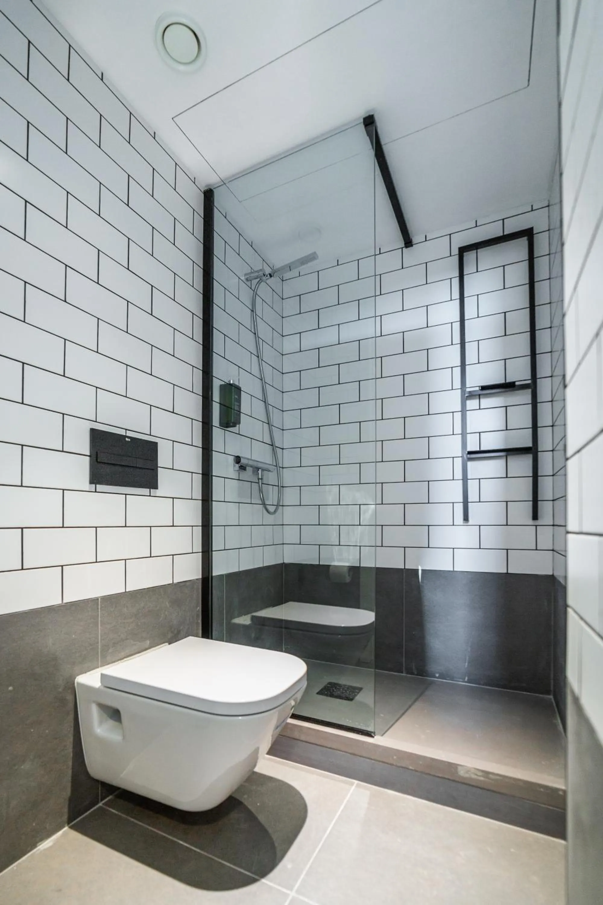 Bathroom in ibis Porto Centro Mercado Bolhao