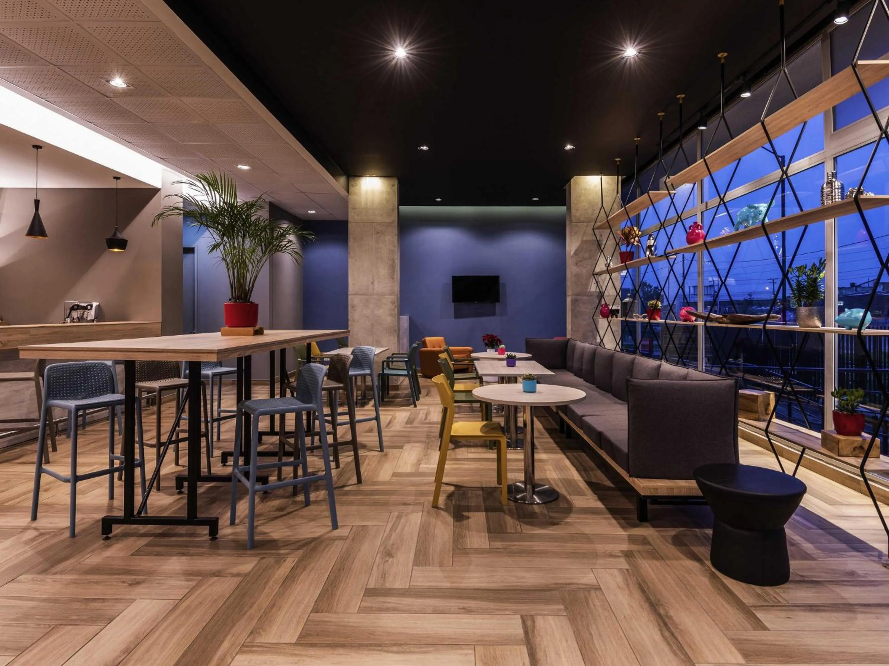 Restaurant/places to eat in ibis Chia