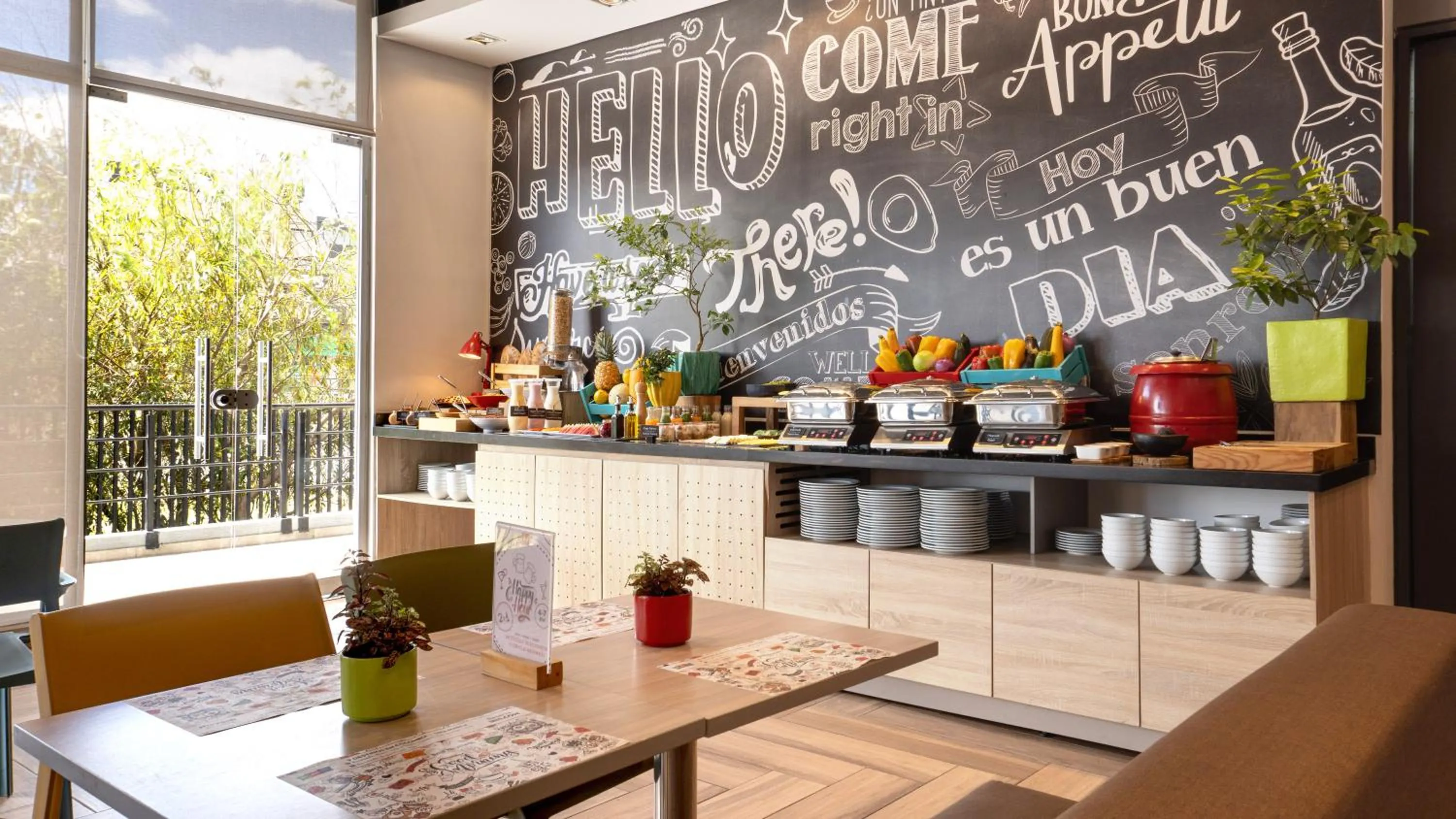 Breakfast in ibis Chia