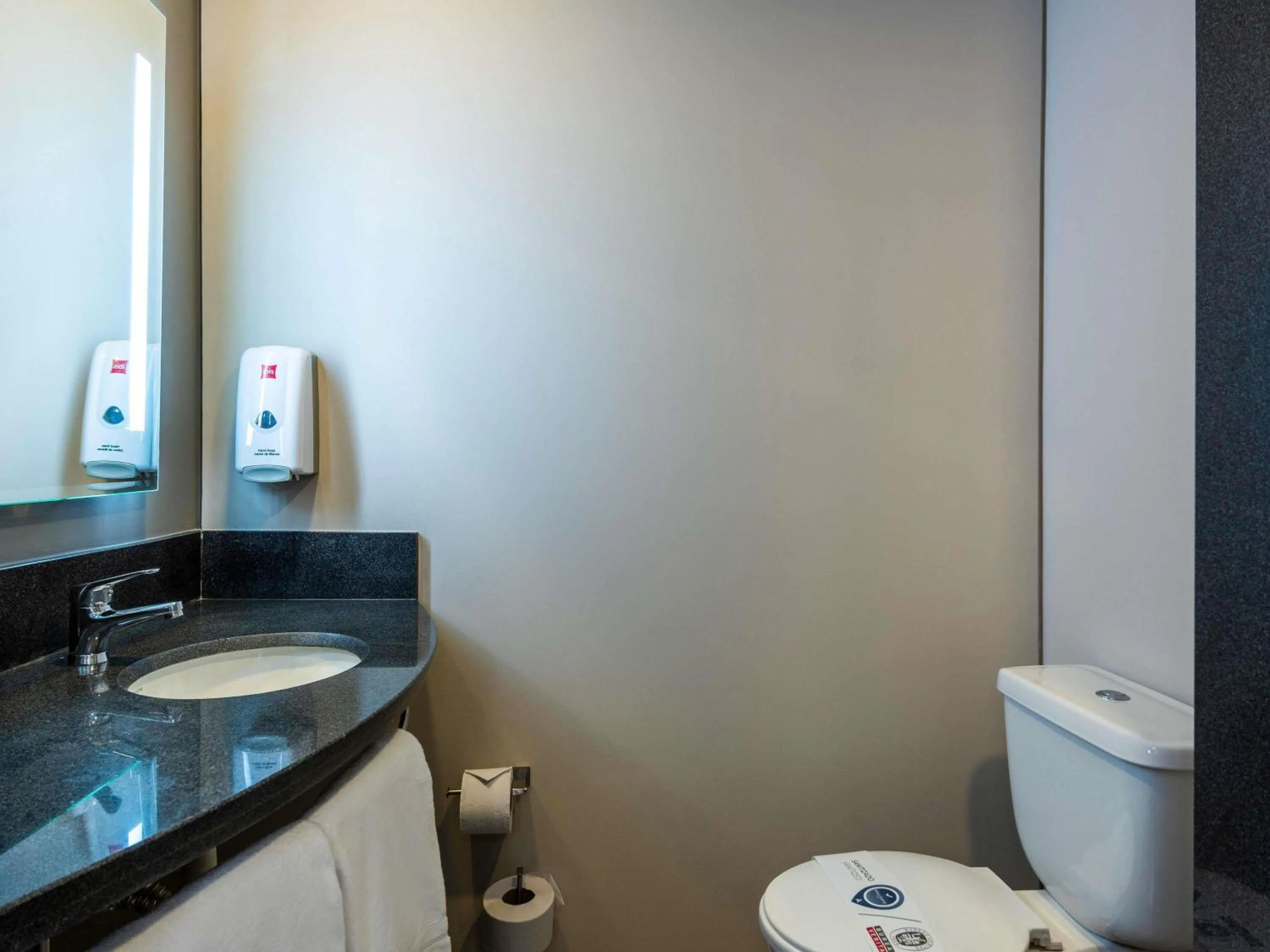 Bedroom in ibis Chia