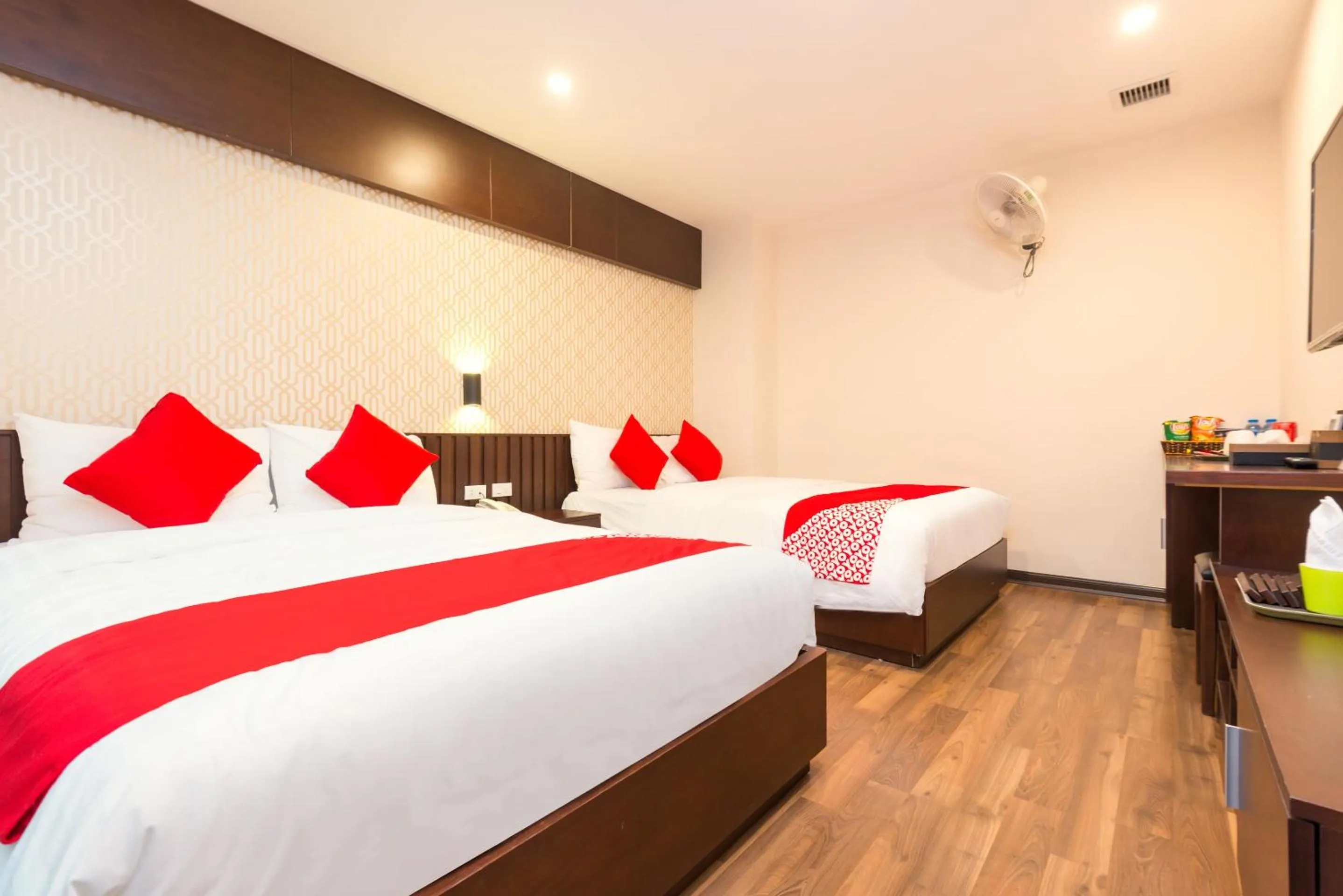 Bedroom, Bed in OYO 930 Thang Long Hotel