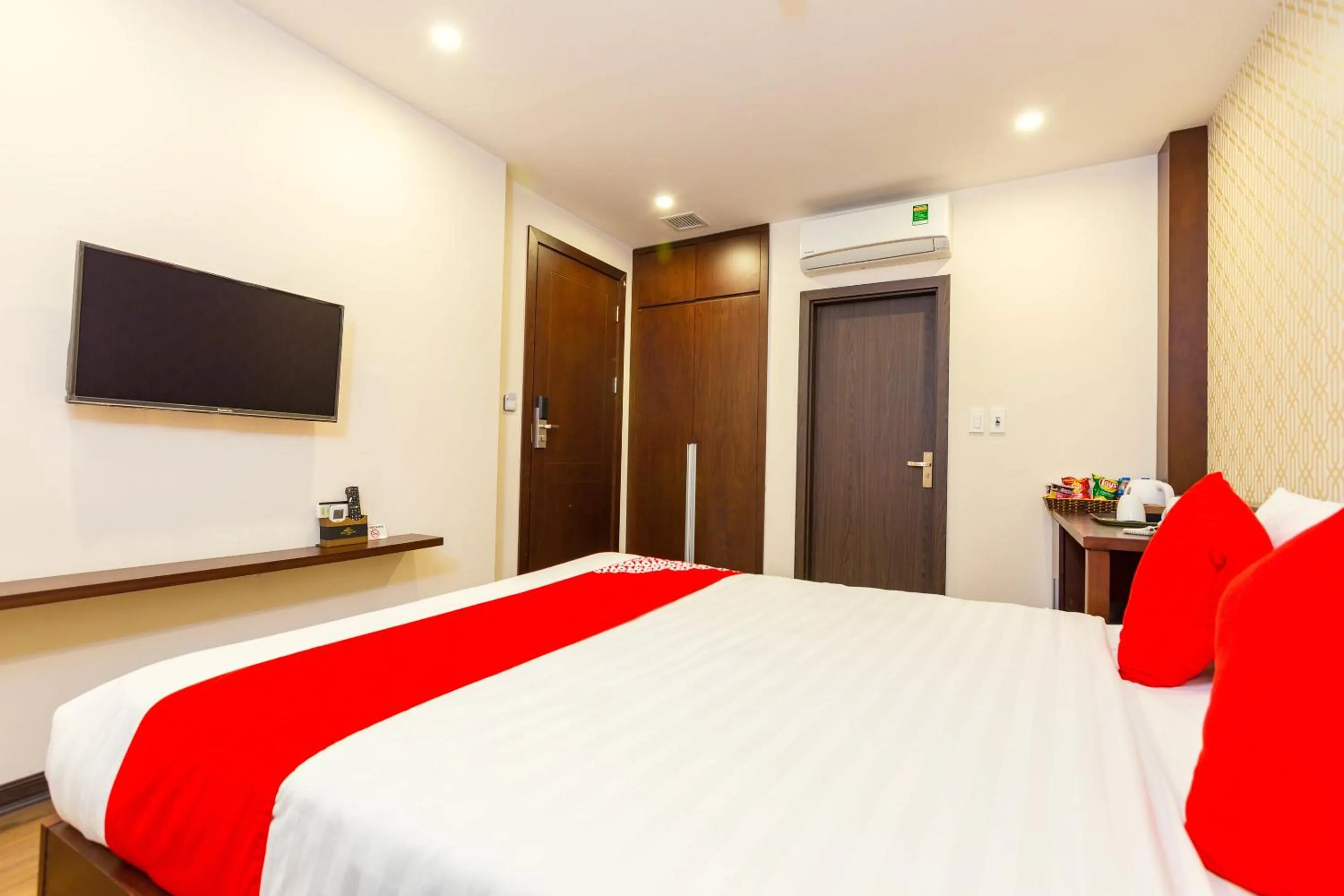 Bedroom, Bed in OYO 930 Thang Long Hotel