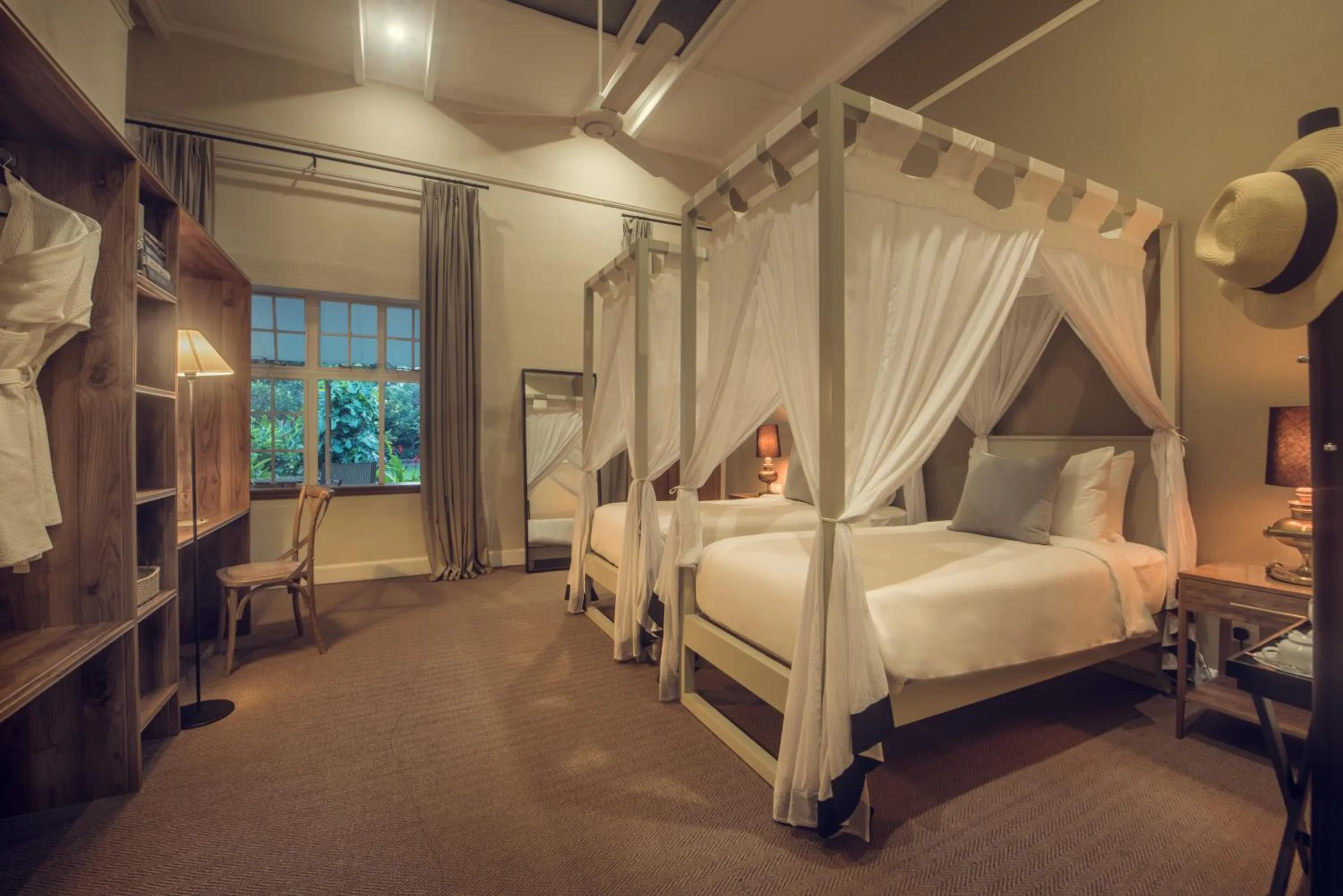 Photo of the whole room, Bed in Nine Skies