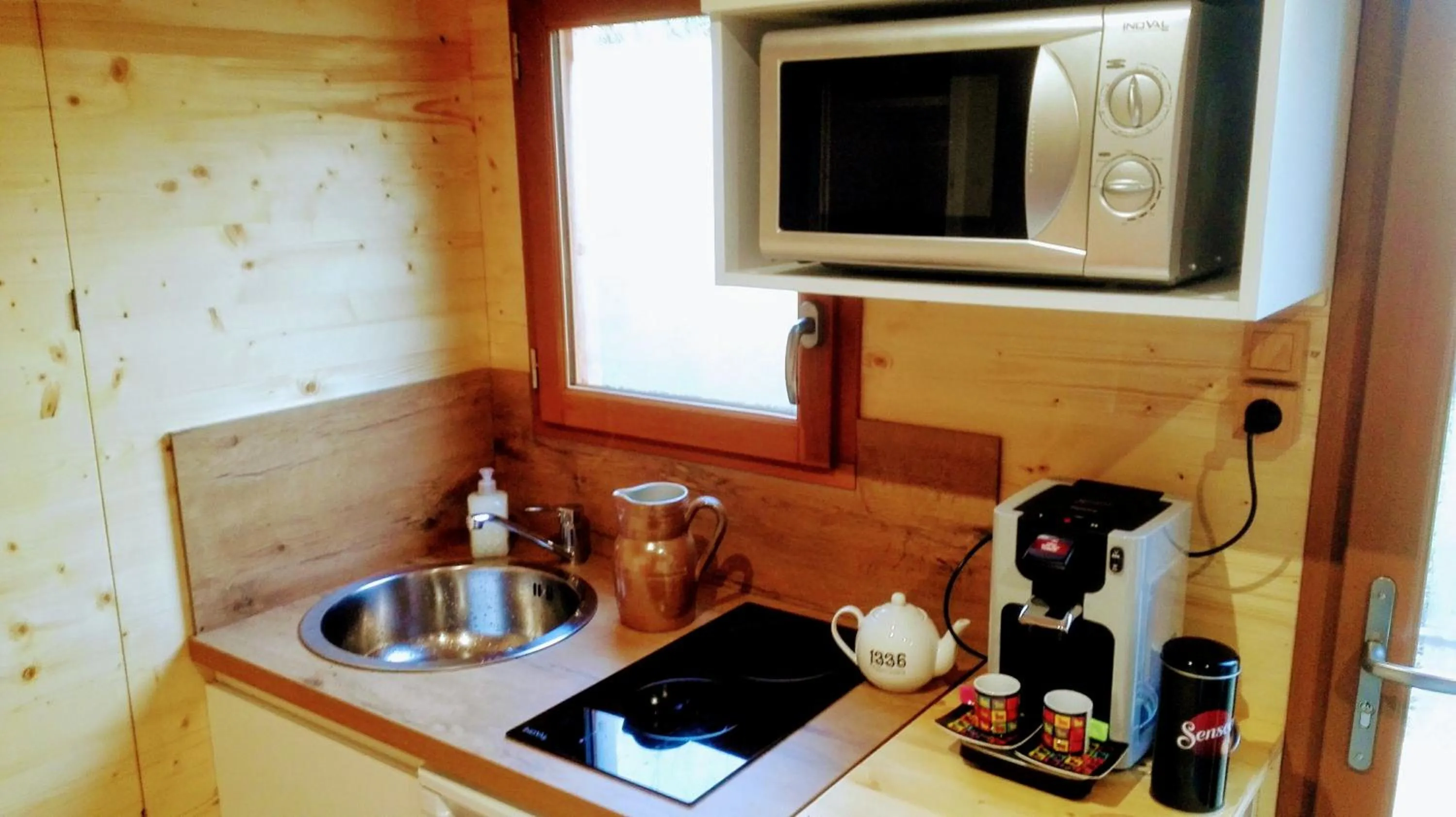 Kitchen or kitchenette in Nîmes en Garrigues