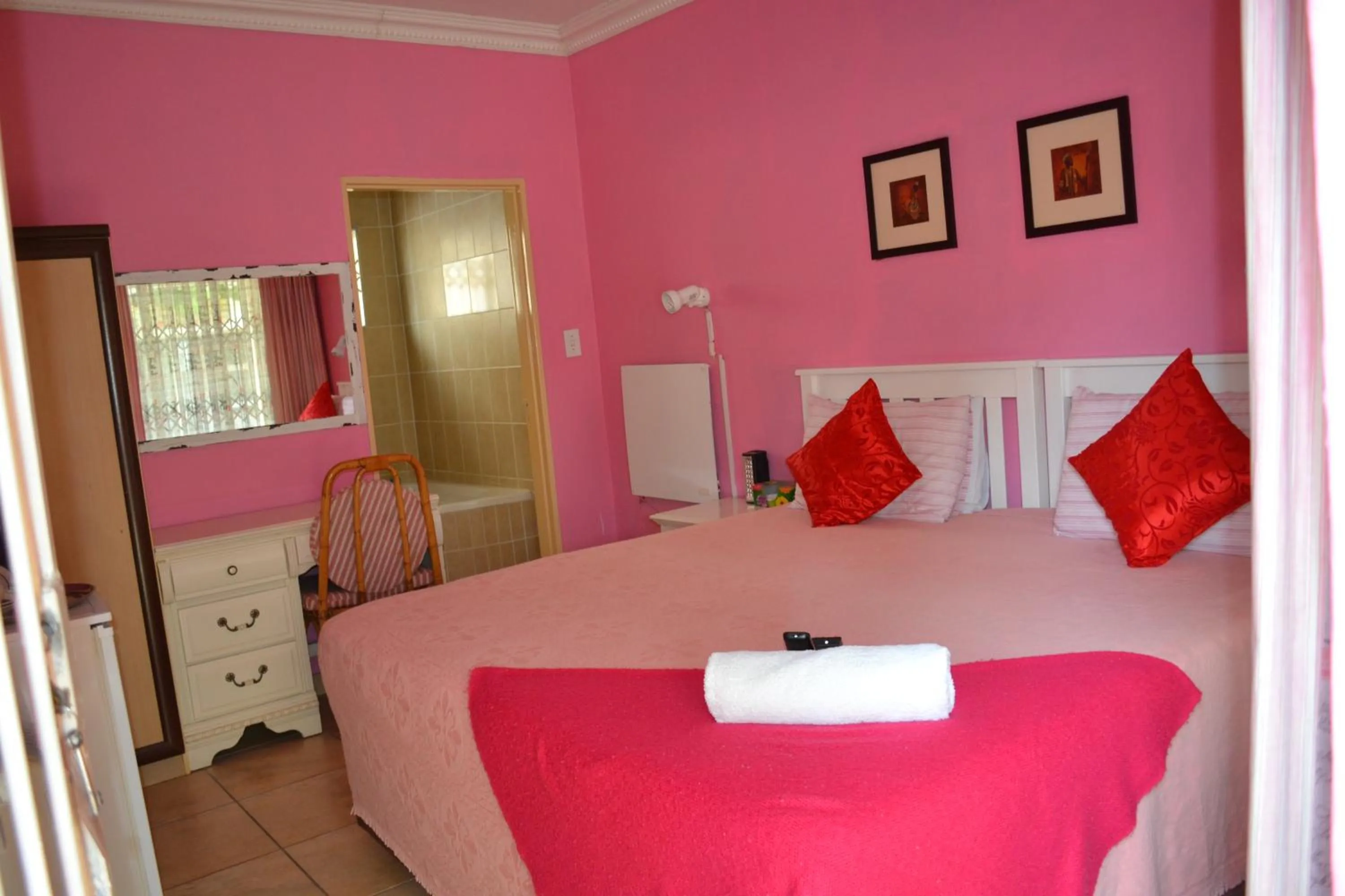 Photo of the whole room, Bed in Kamogelo Guest House