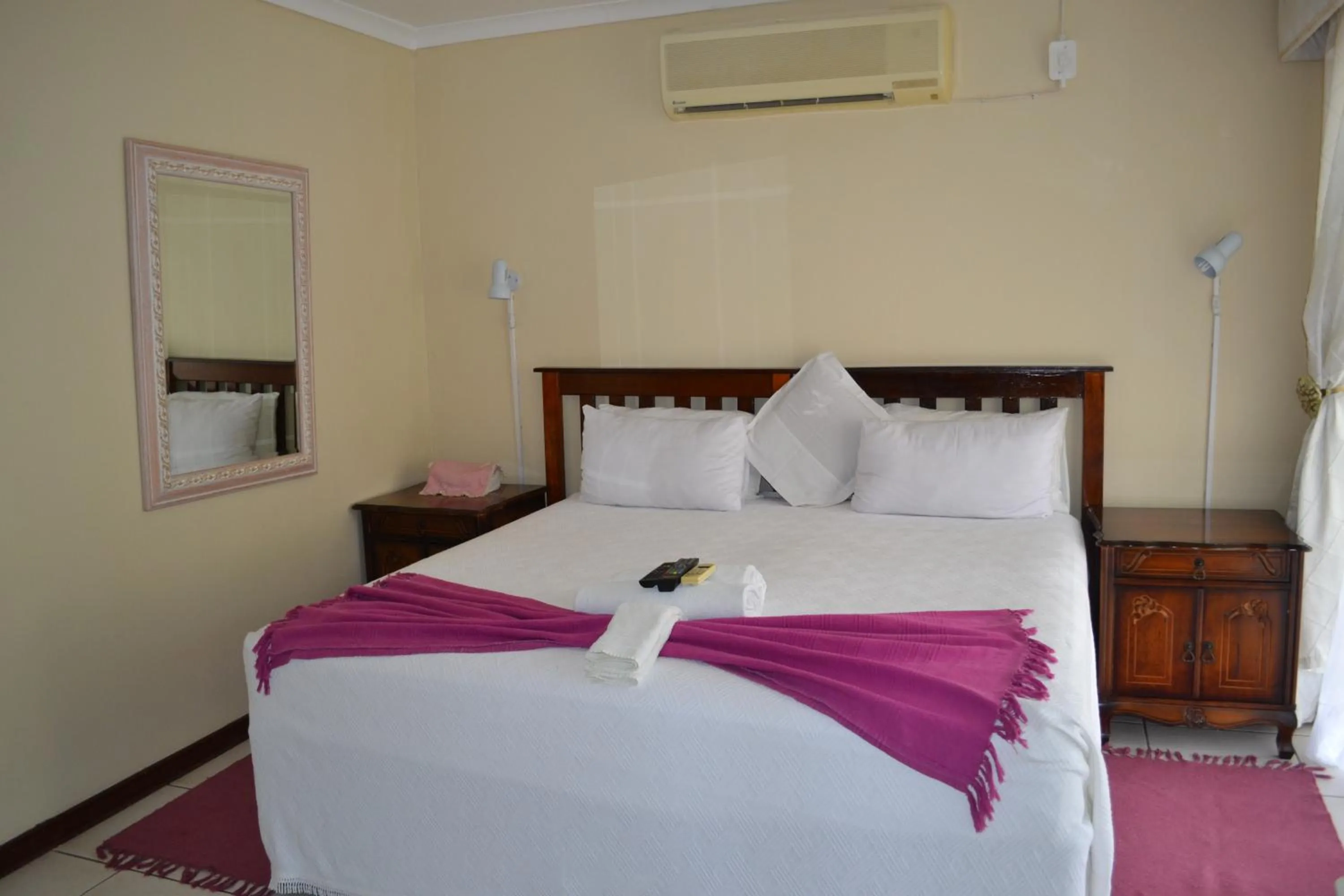 Bed in Kamogelo Guest House