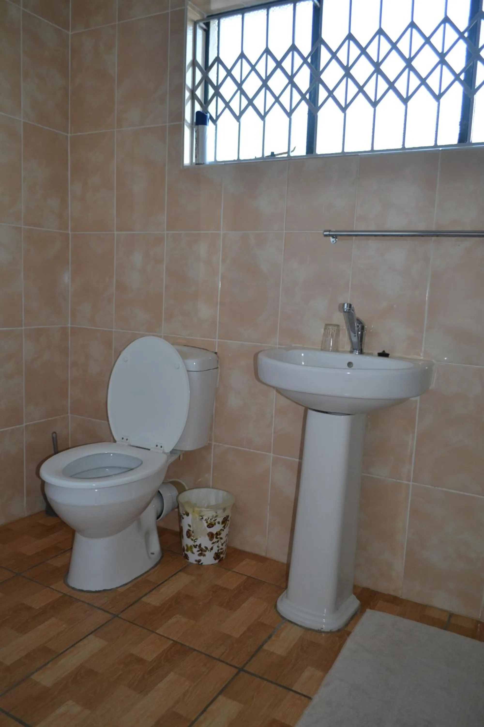 Toilet in Kamogelo Guest House