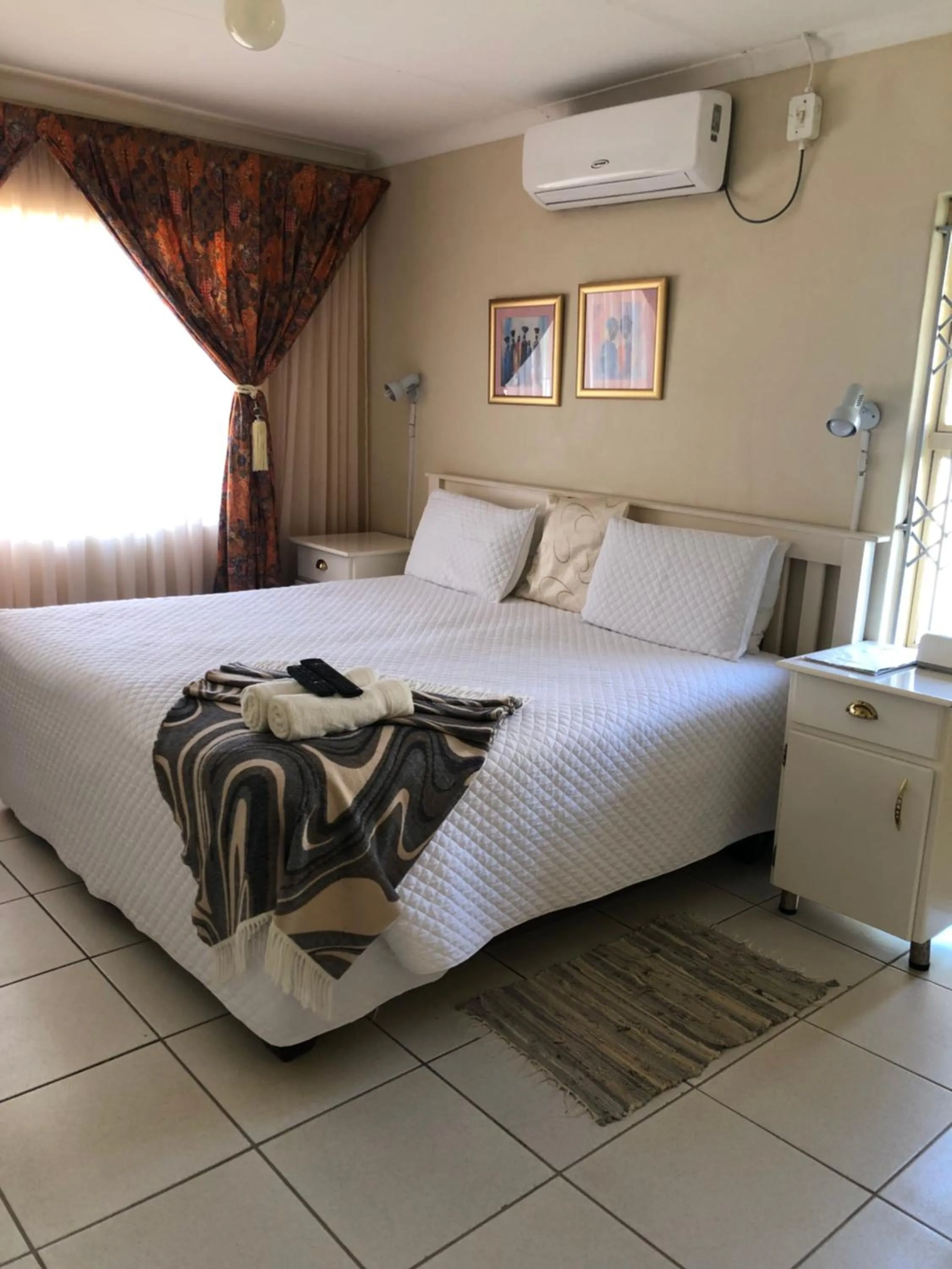 Bed in Kamogelo Guest House