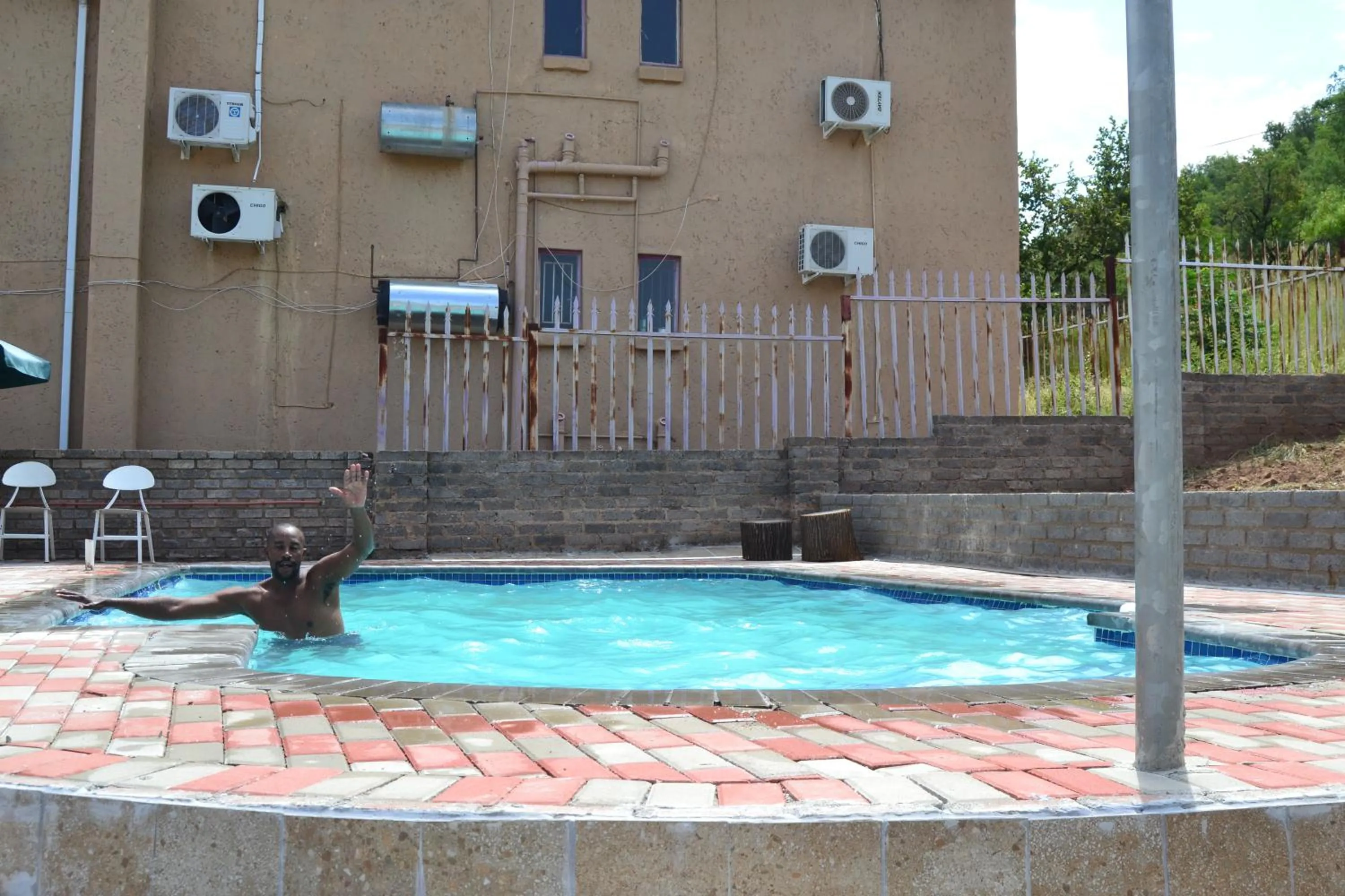 Swimming pool in Kamogelo Guest House