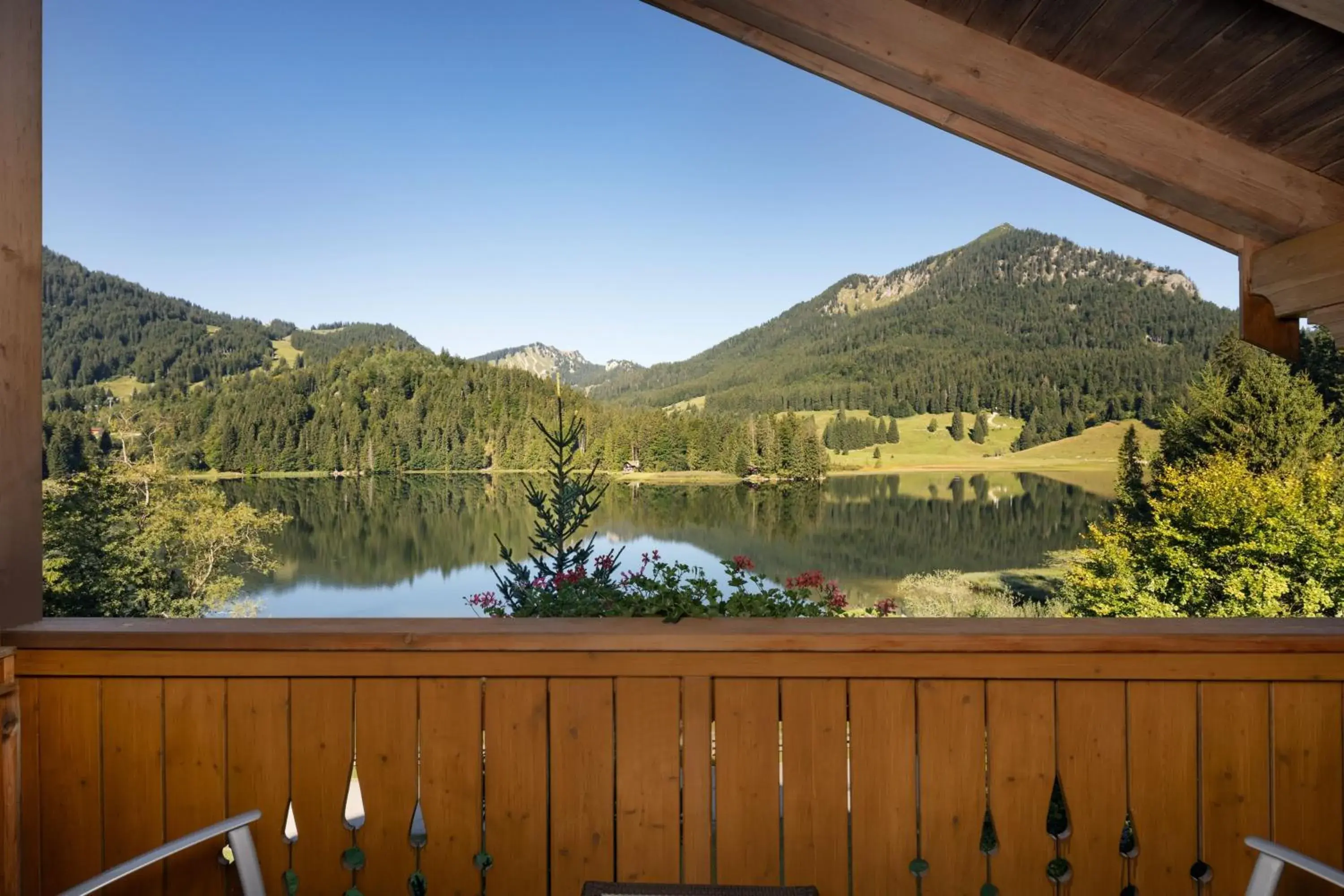 Lake Yard House King Room with Balcony and Lake View in Arabella Alpenhotel am Spitzingsee, a Tribute Portfolio Hotel Lake Yard House King Room with Balcony and Lake View in Arabella Alpenhotel am Spitzingsee, a Tribute Portfolio Hotel