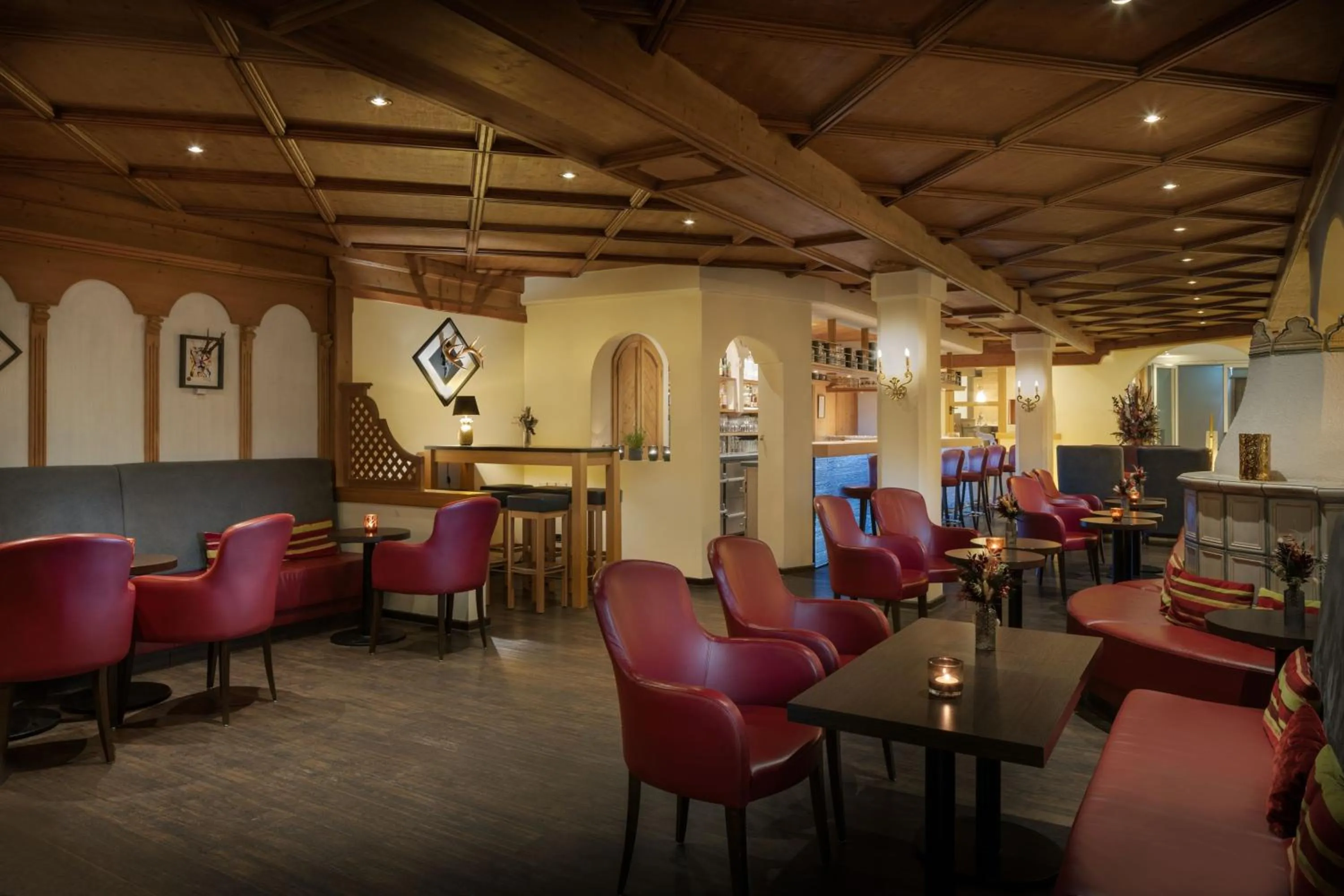 Lounge or bar in Arabella Alpenhotel am Spitzingsee, a Tribute Portfolio Hotel