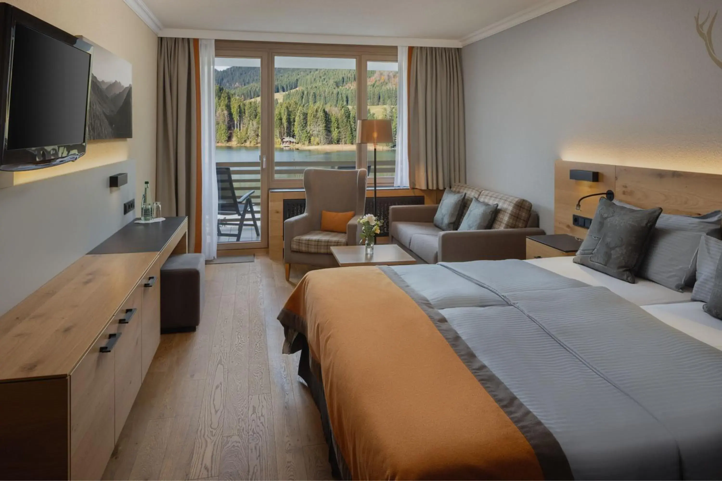 Grand Deluxe King Room with Balcony and Lake View in Arabella Alpenhotel am Spitzingsee, a Tribute Portfolio Hotel Grand Deluxe King Room with Balcony and Lake View in Arabella Alpenhotel am Spitzingsee, a Tribute Portfolio Hotel