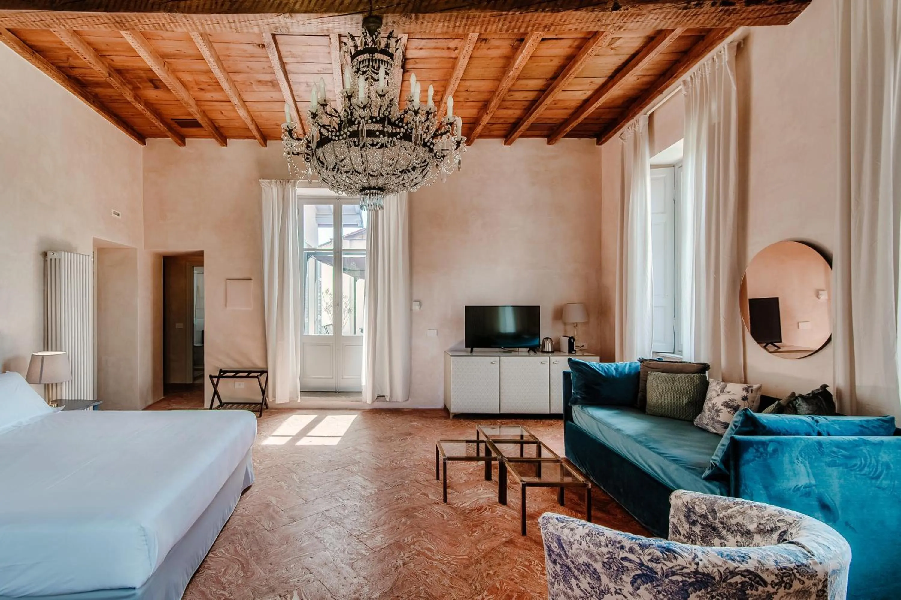 Bedroom, Bed in Dandelion Como Suites & Park